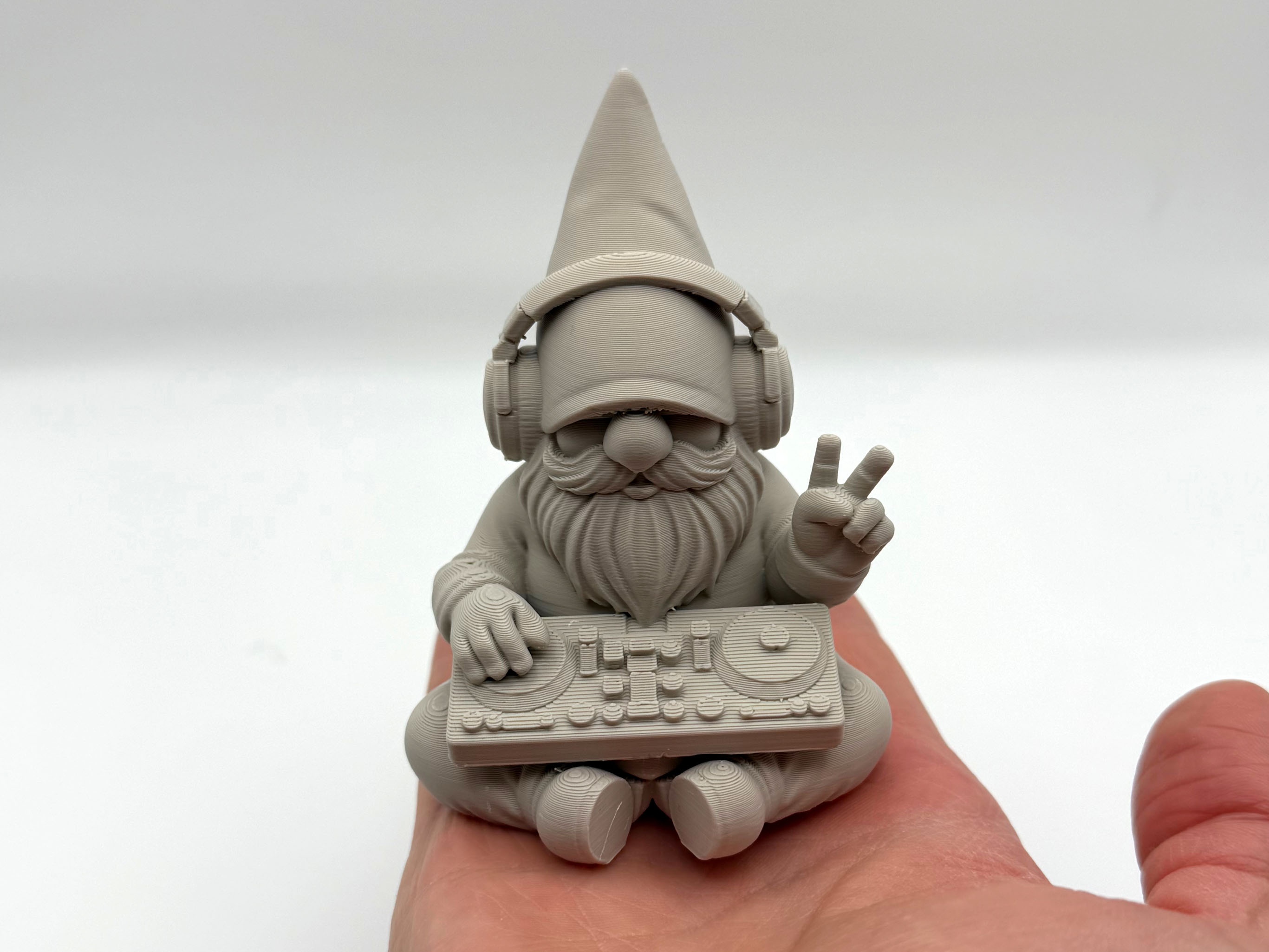 Chill DJ Gnome