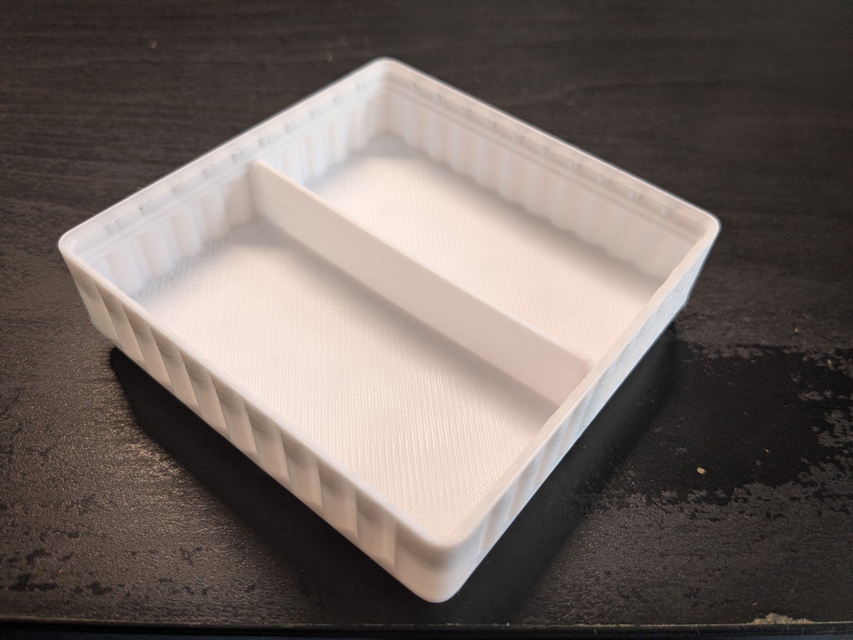 Corrugated Gridfinity Bin with Snap-In Dividers (Proof of Concept)