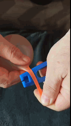 Baloon tying knot