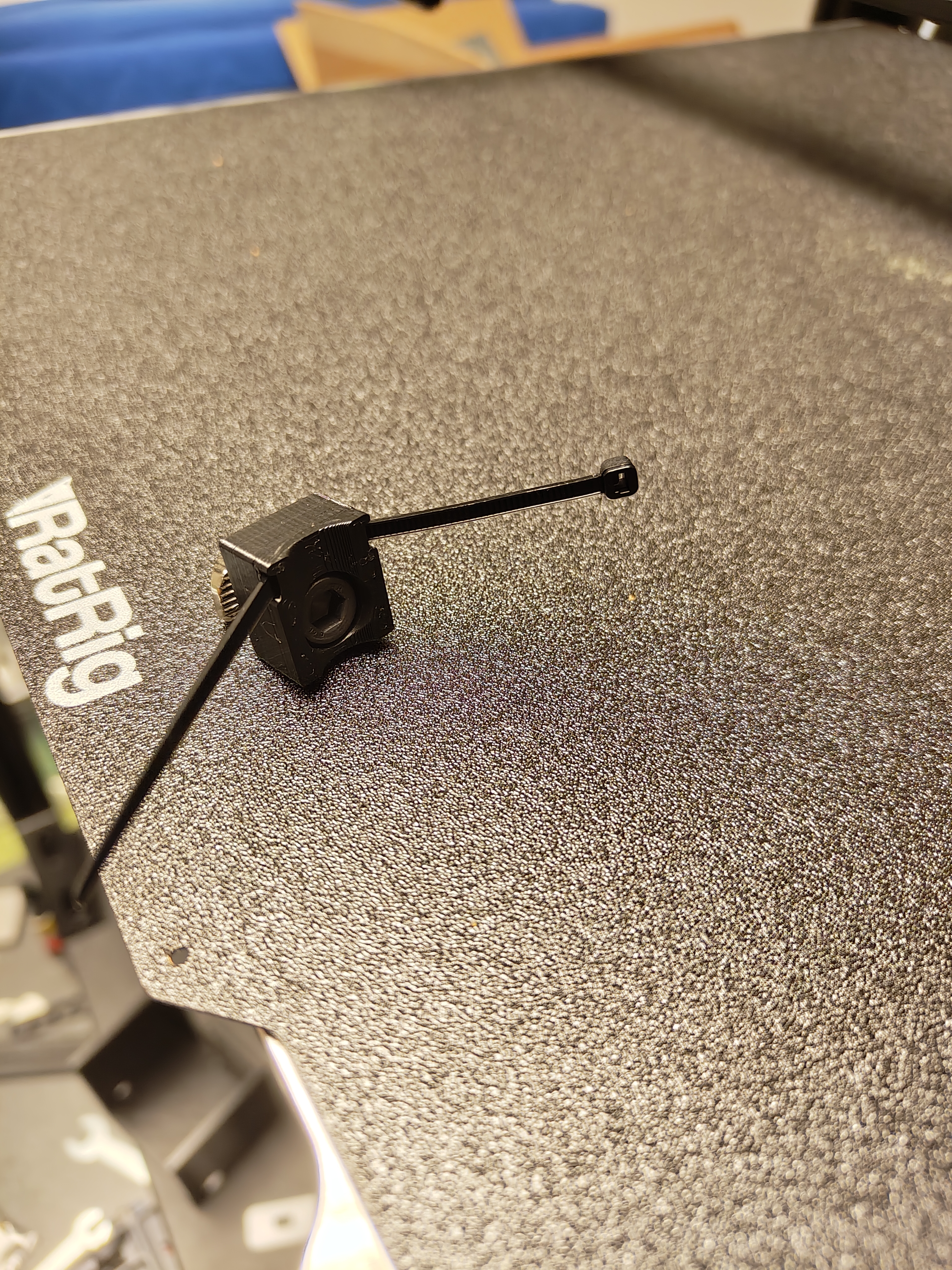 Parametric Zip tie holder fixed by a screw