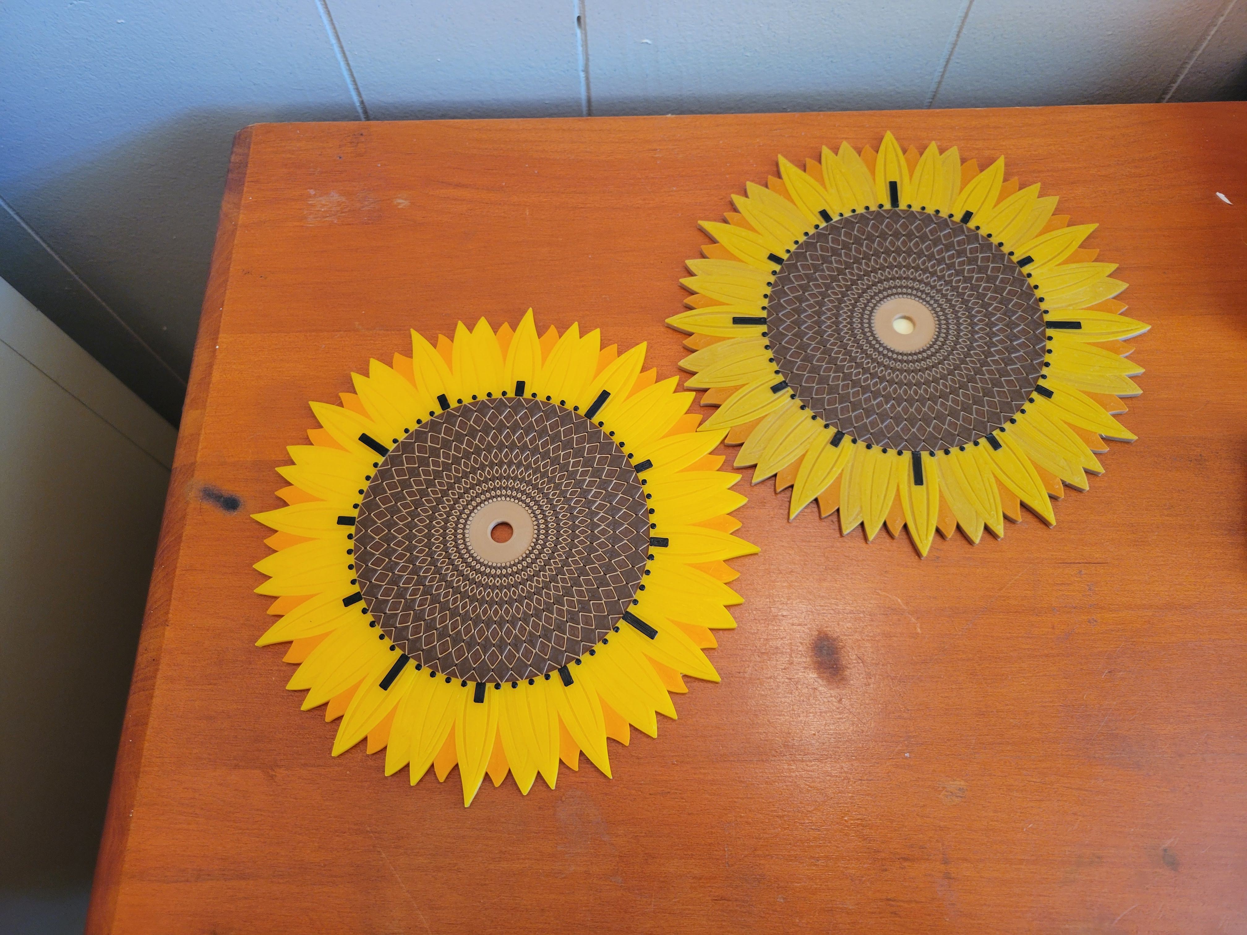 Miniatura 5 do modelo 3D Sunflower Clock