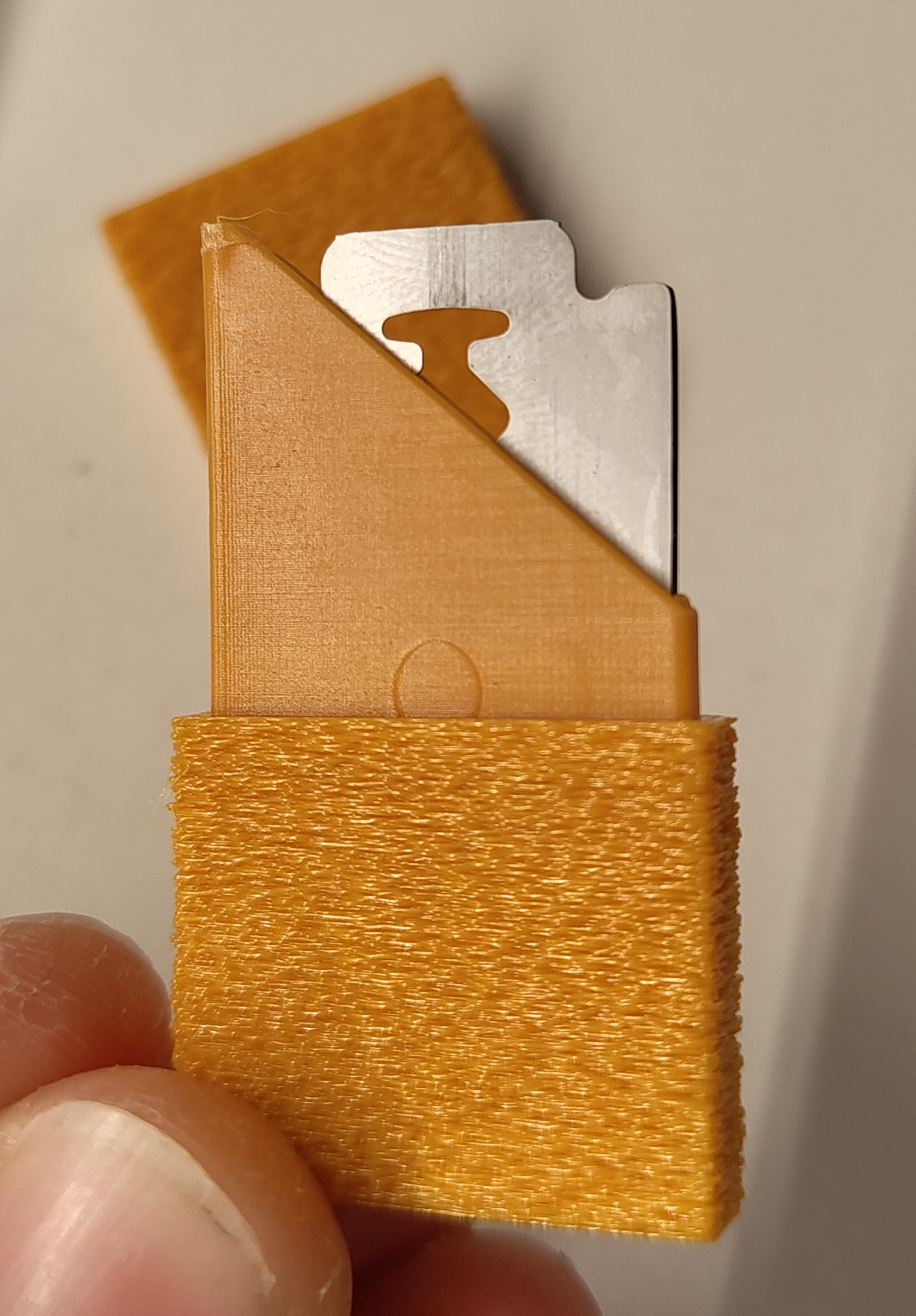 Razor blade holder/cutter
