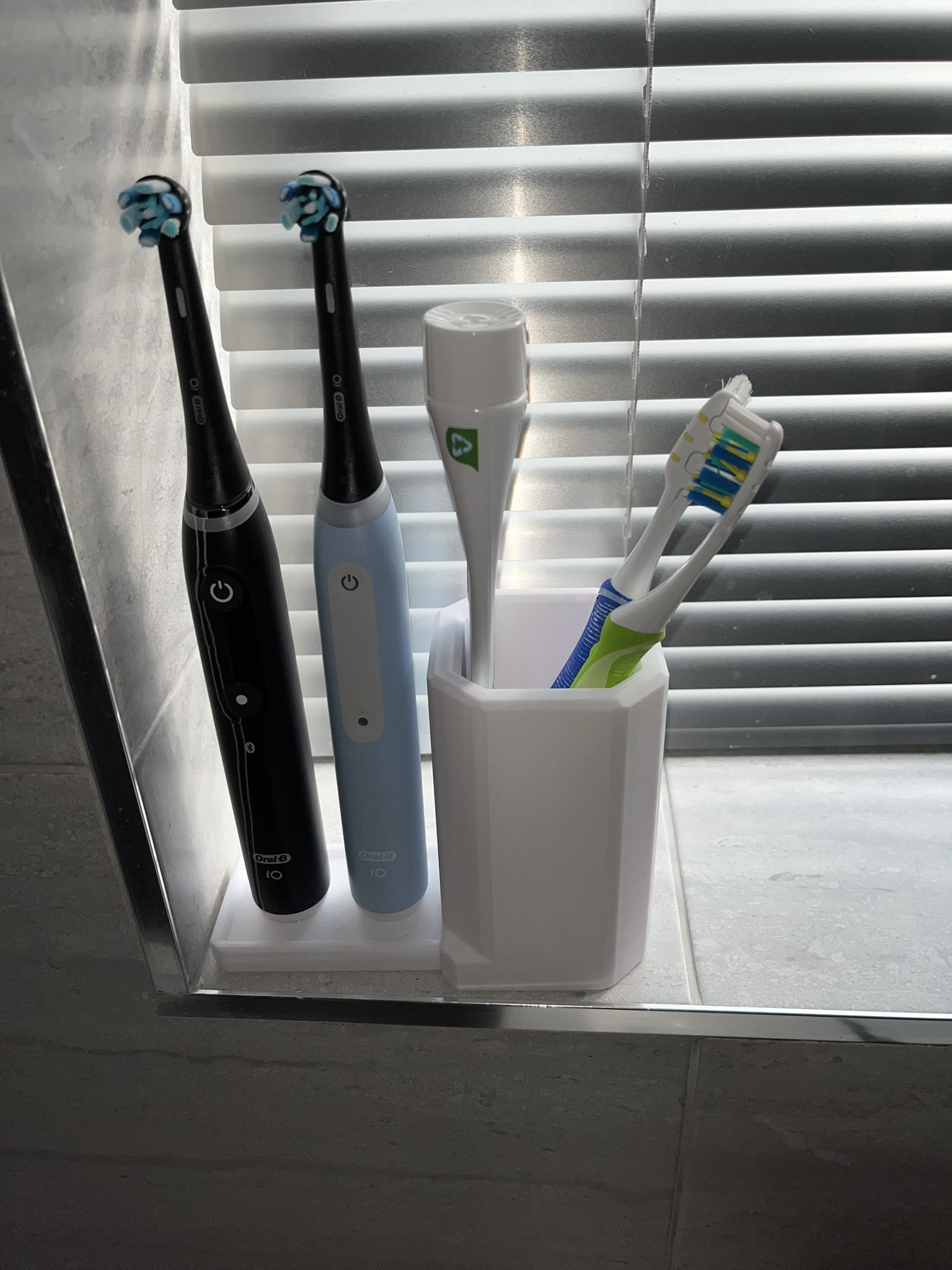 Oral-B dual toothbrush holder and pot