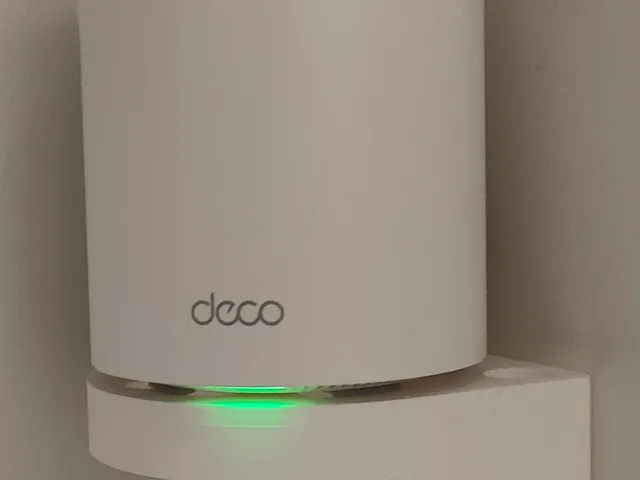 Wallmount for mesh access point (link Deco X20)