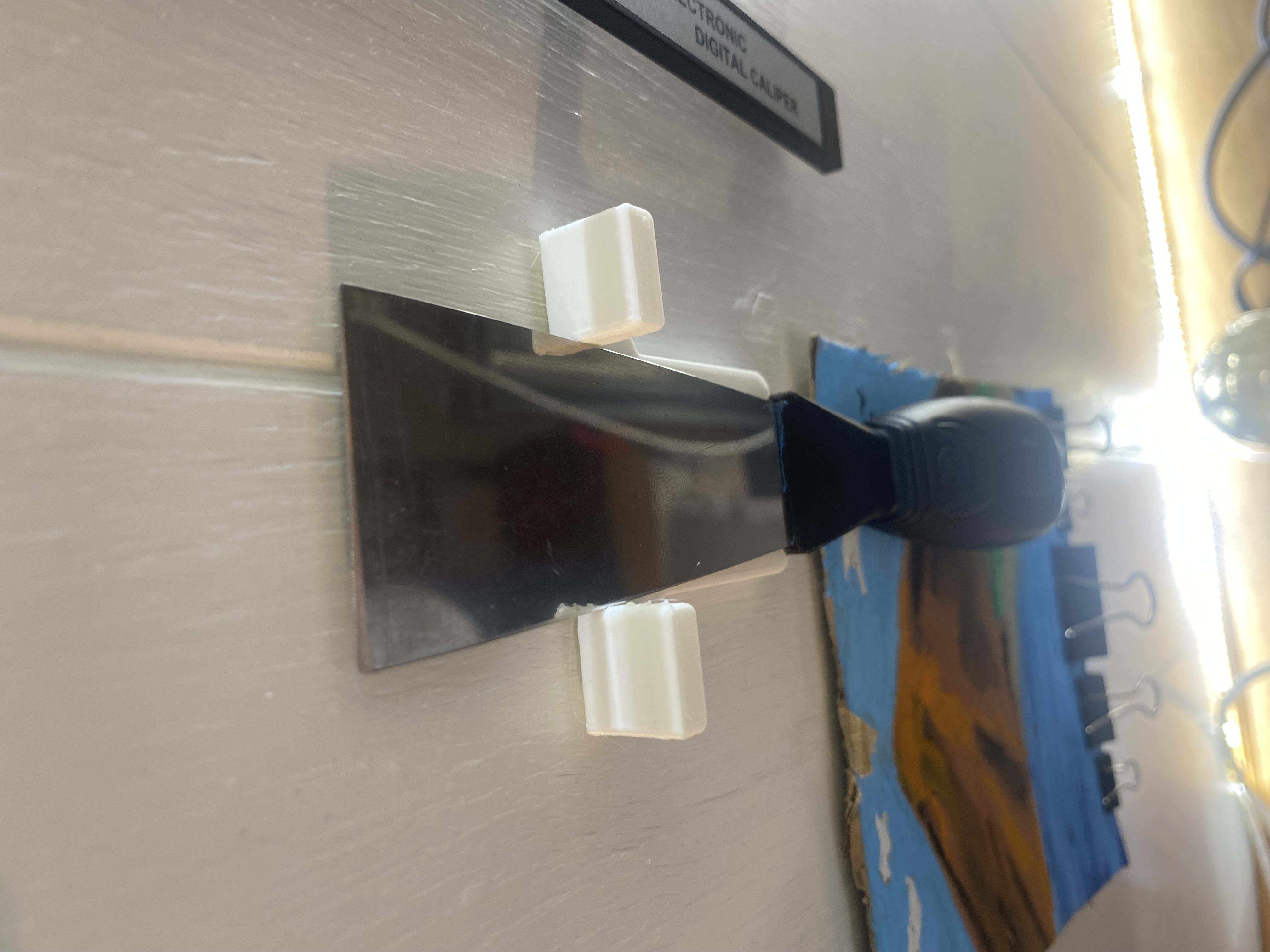 Miniatura 2 do modelo 3D Bed Scraper Wall Hanger