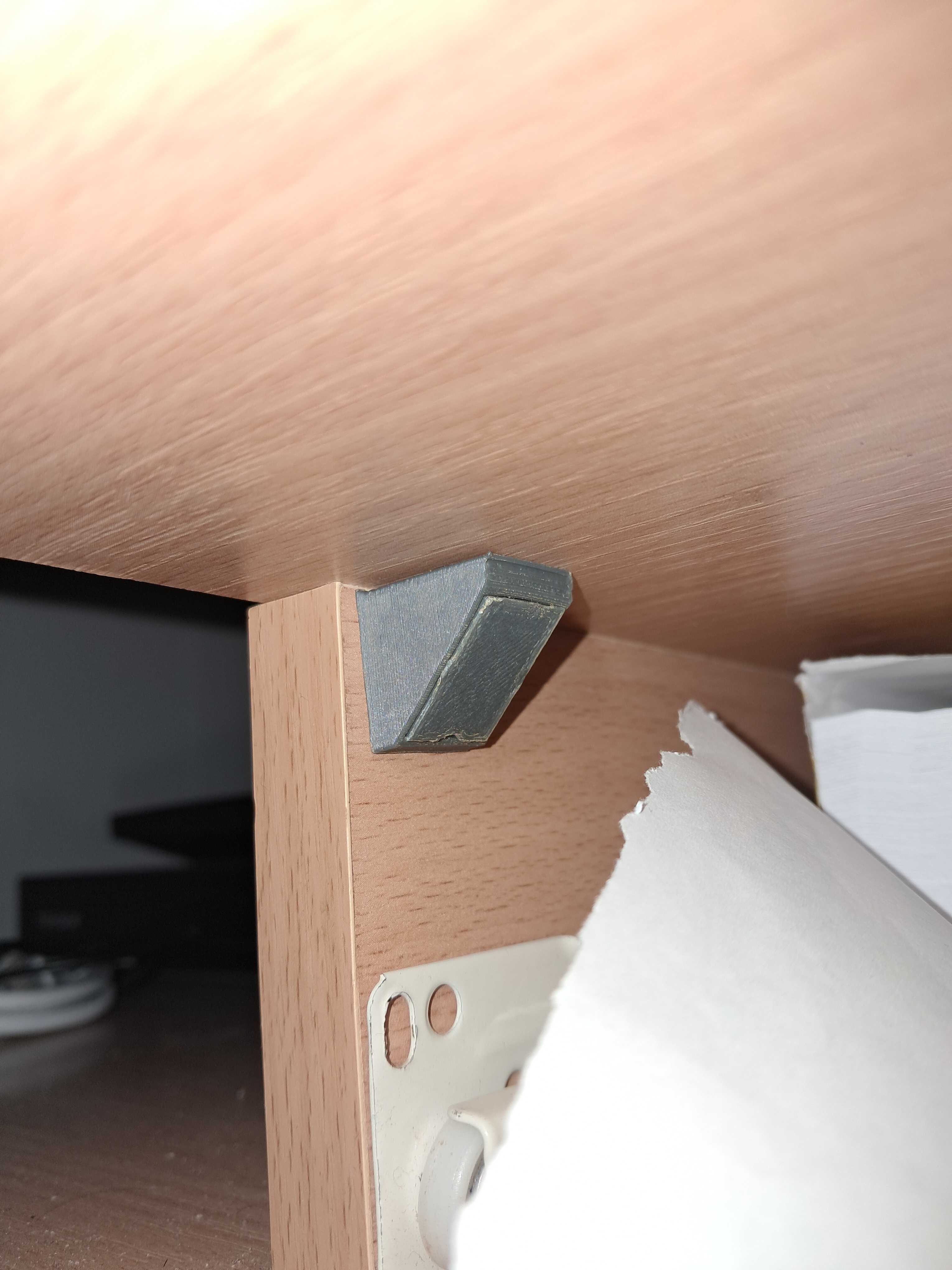 Furniture fasteners