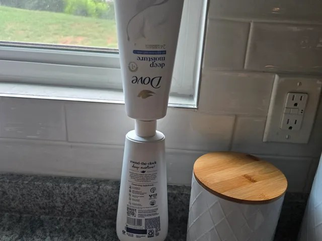 Dove Bodywash bottle adapter/coupler