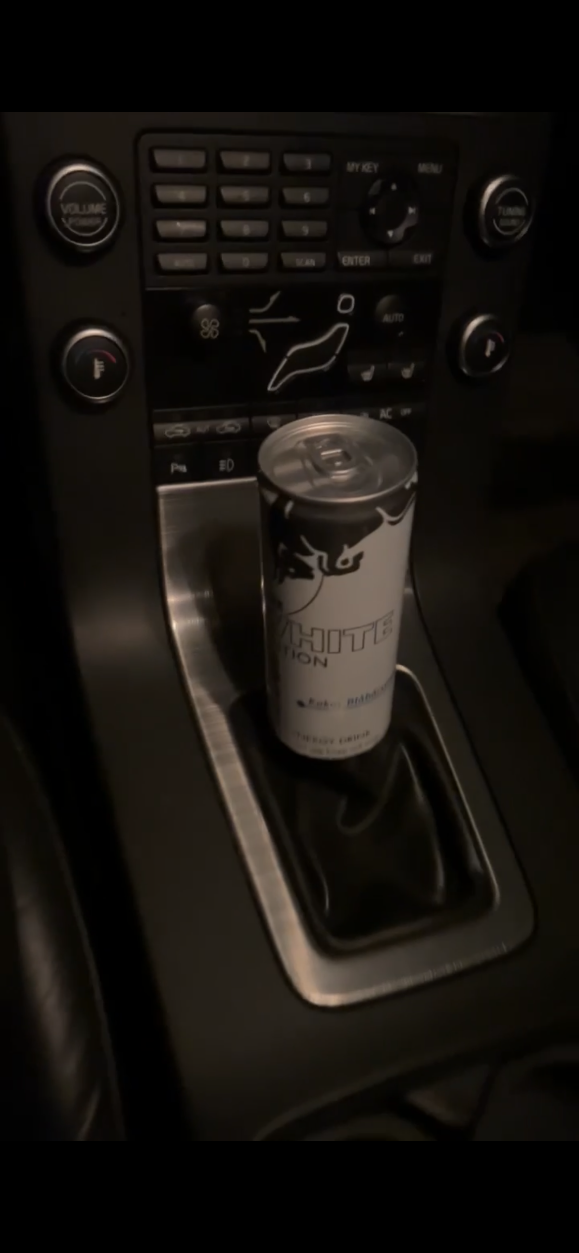 Red Bull shiftknob Volvo v70 2009