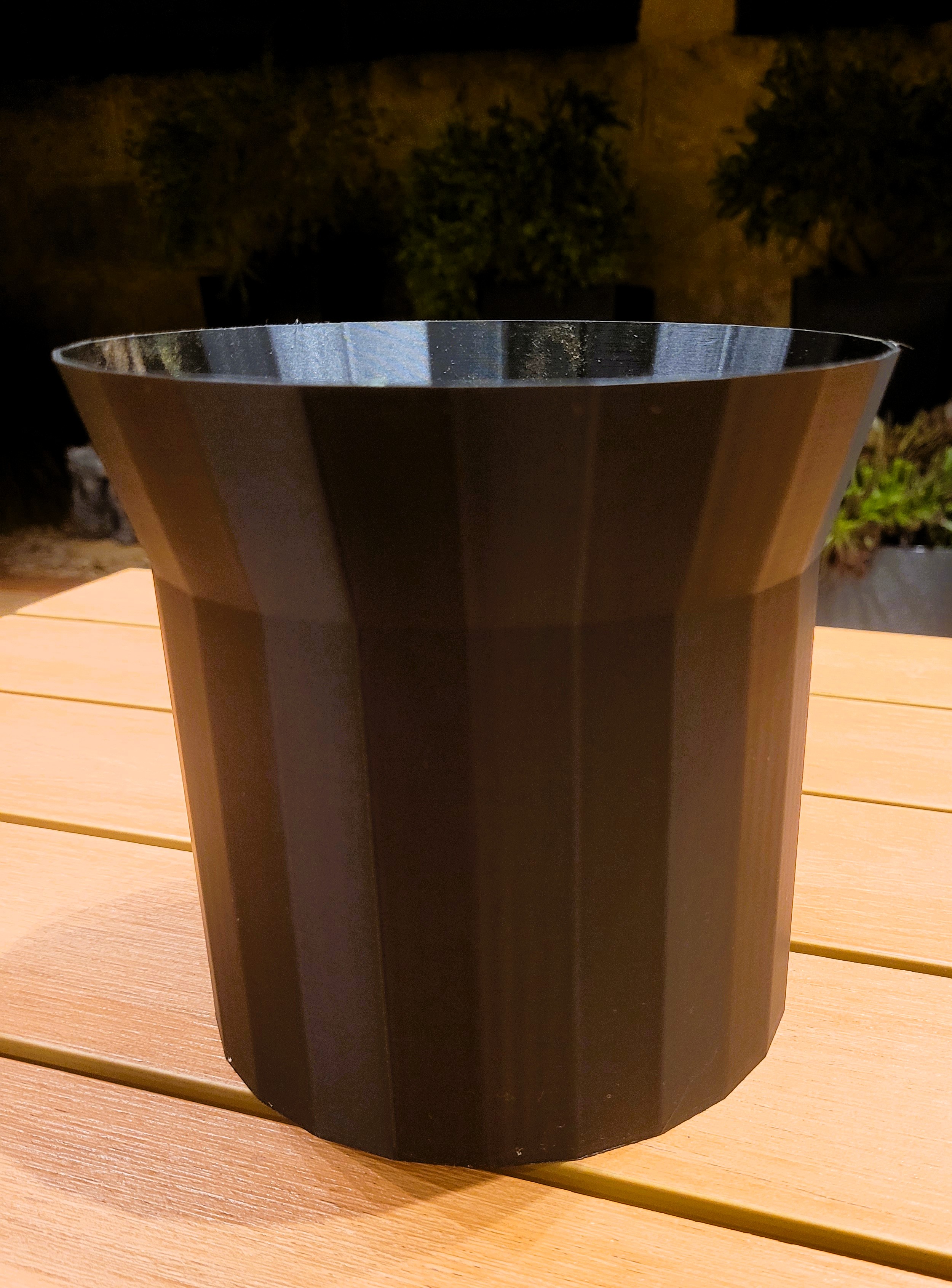 Miniatura 2 do modelo 3D Basic flared plant pot