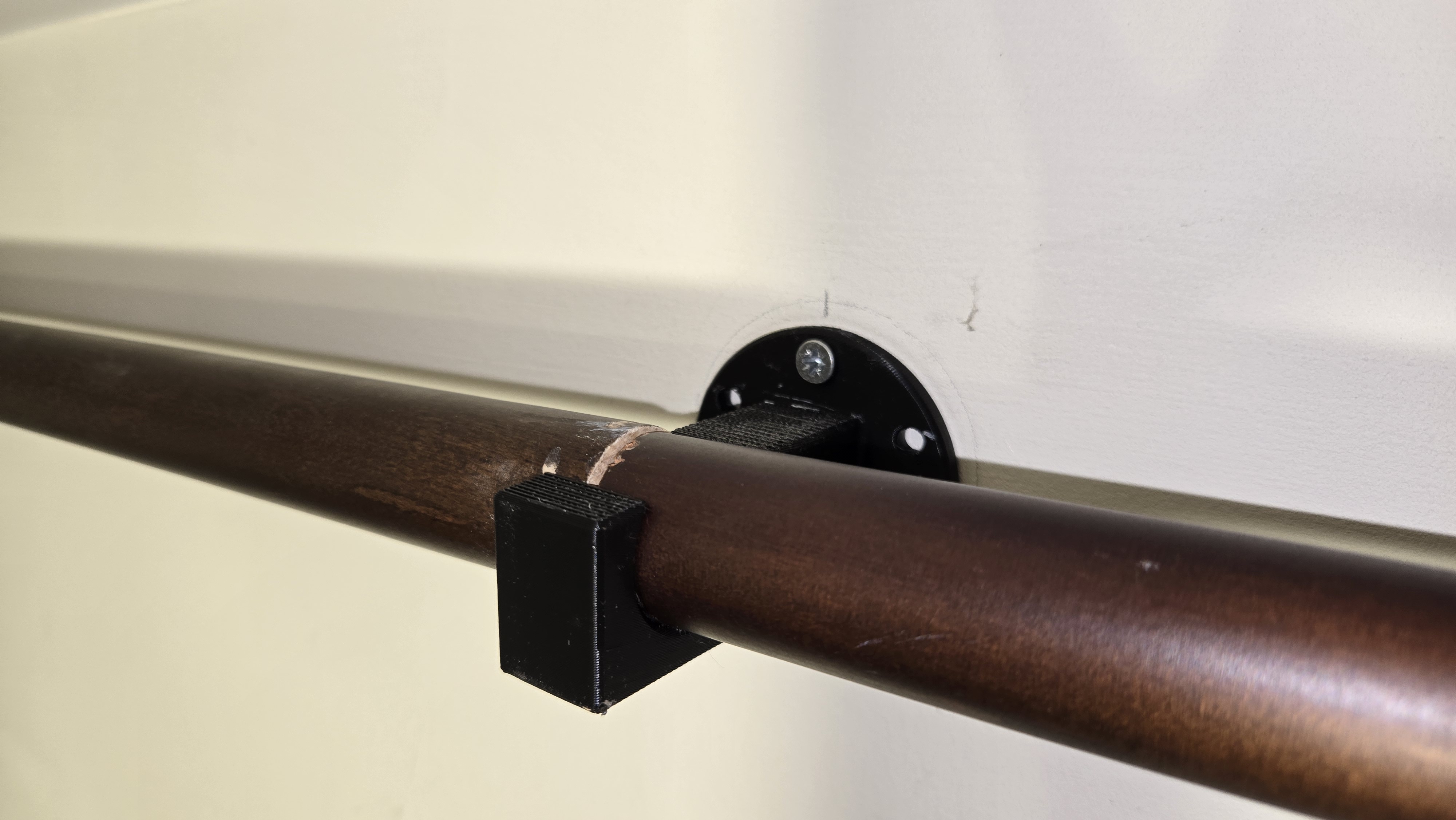 Short wall bracket for 28mm curtain pole