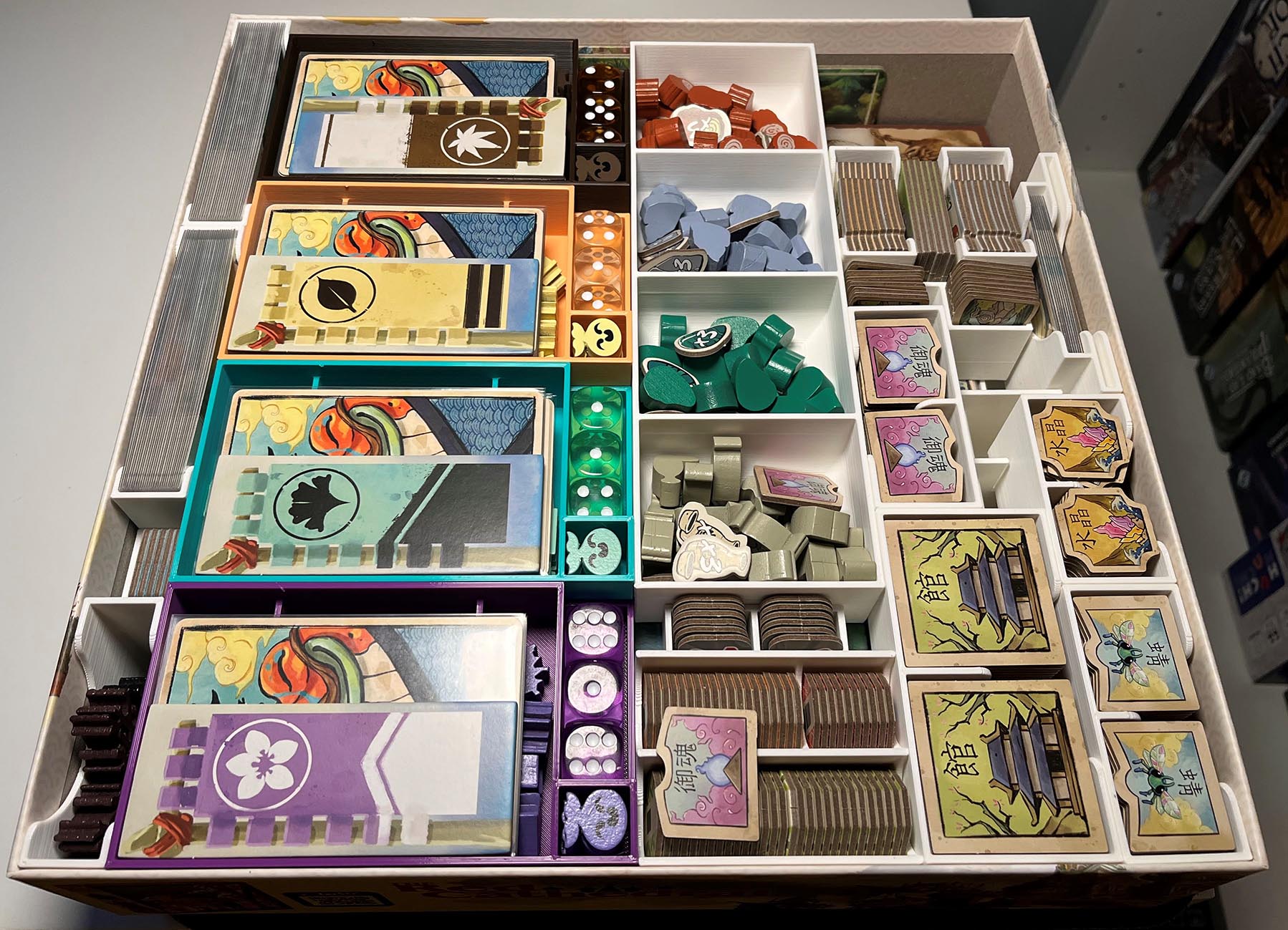 Bitoku organizer for sleeved cards