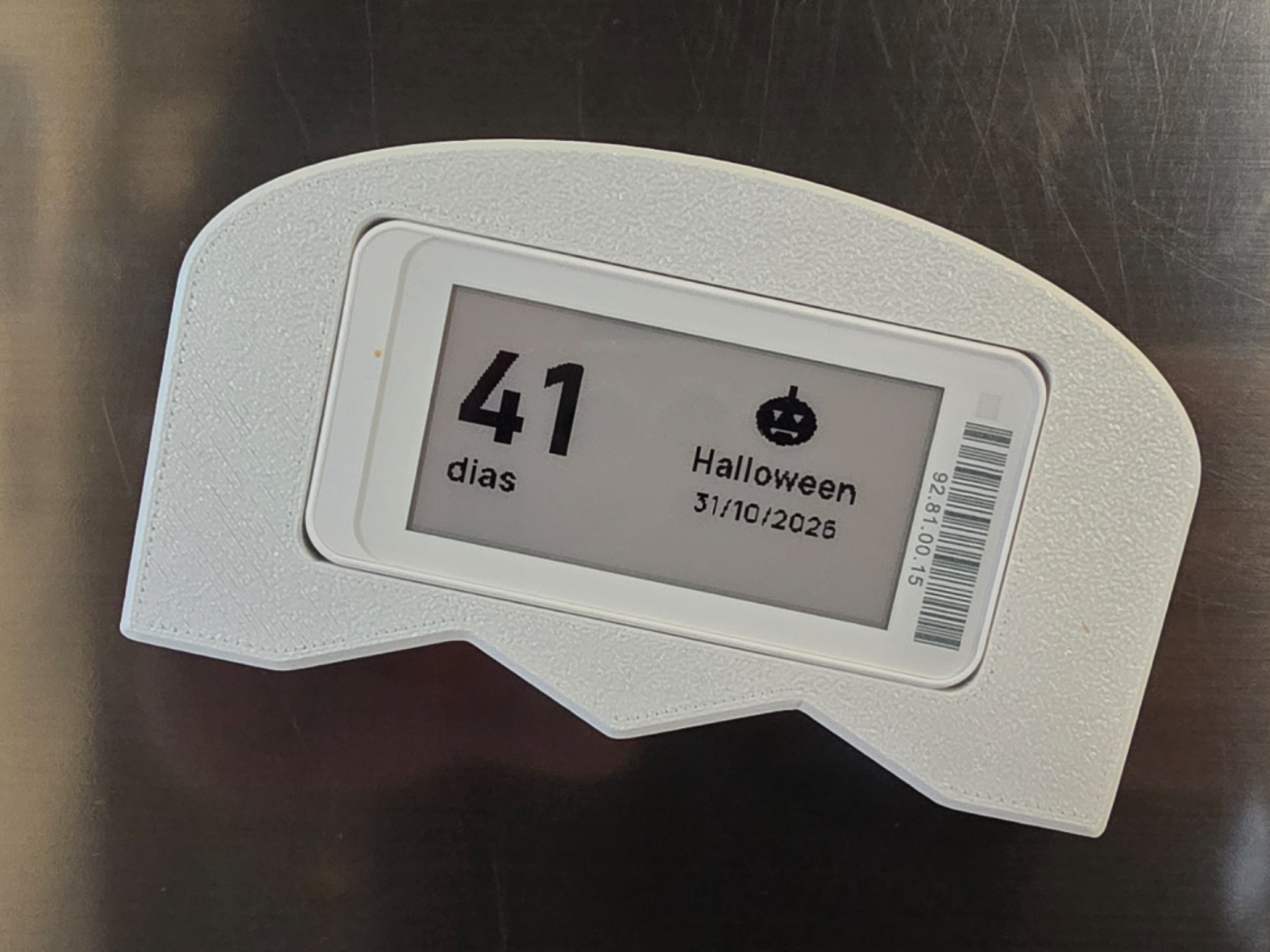 Ghost e-ink tag case – fridge magnet, keychain, wall & tape mount (Pingente)