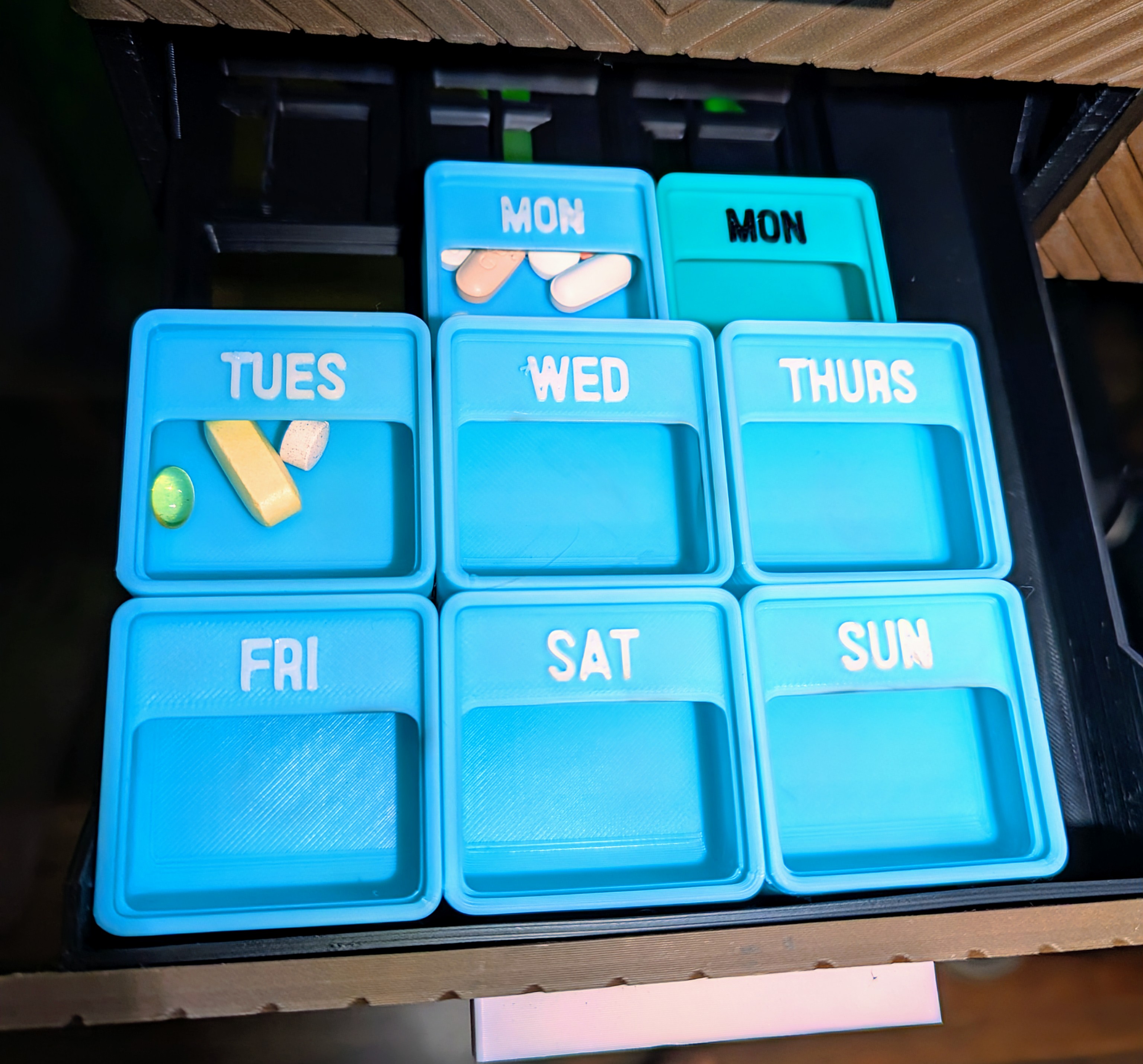 Gridfinity customizable stackable medicine bins