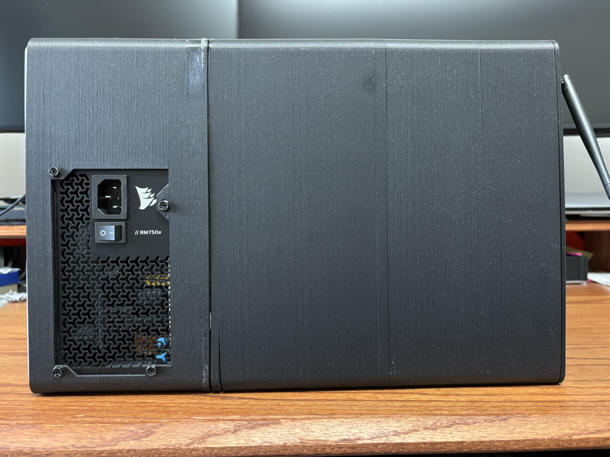 Miniatura 9 do modelo 3D Compact mATX Computer Case (20.6 Liter)