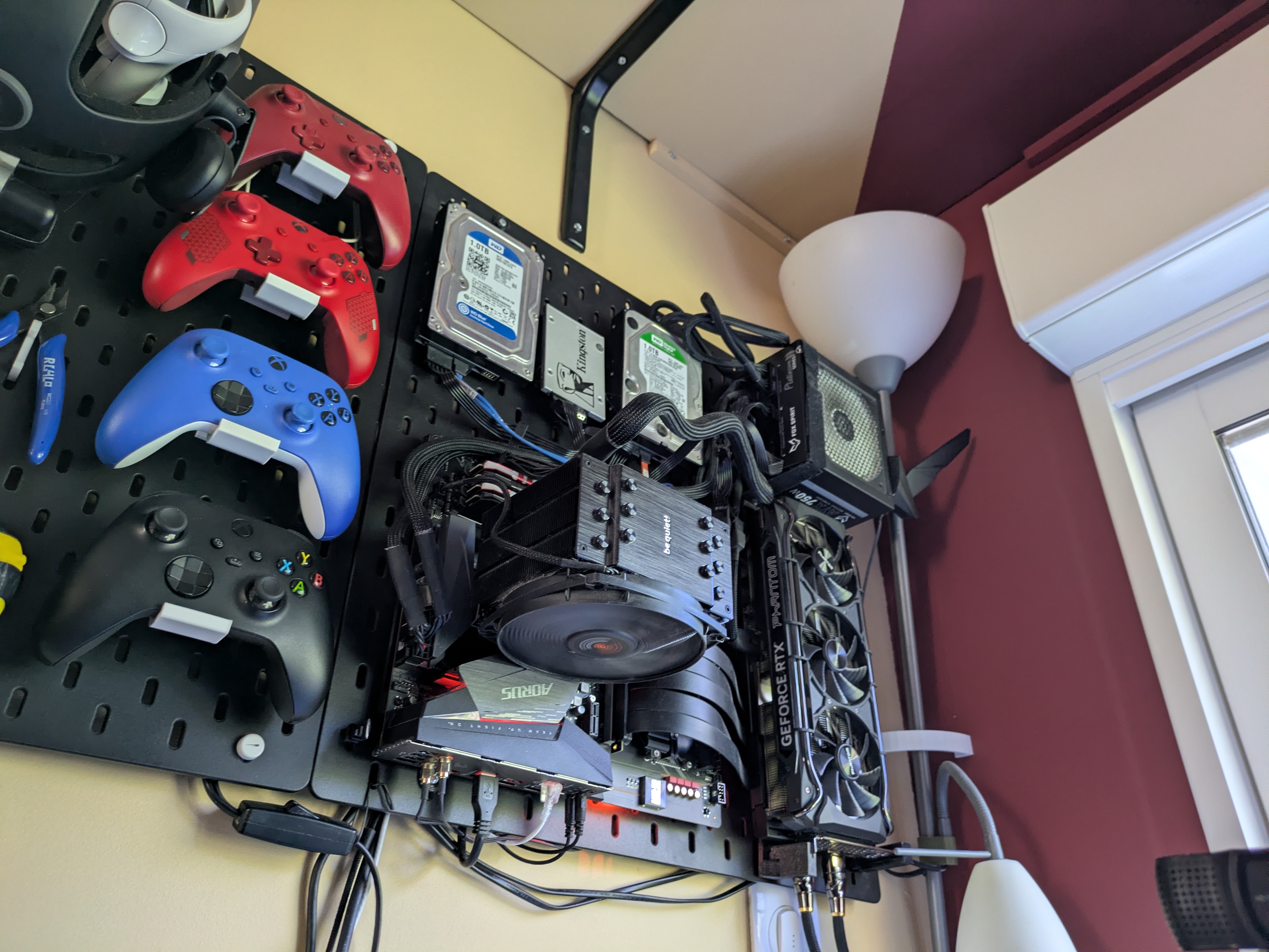 SKADIS Wall PC