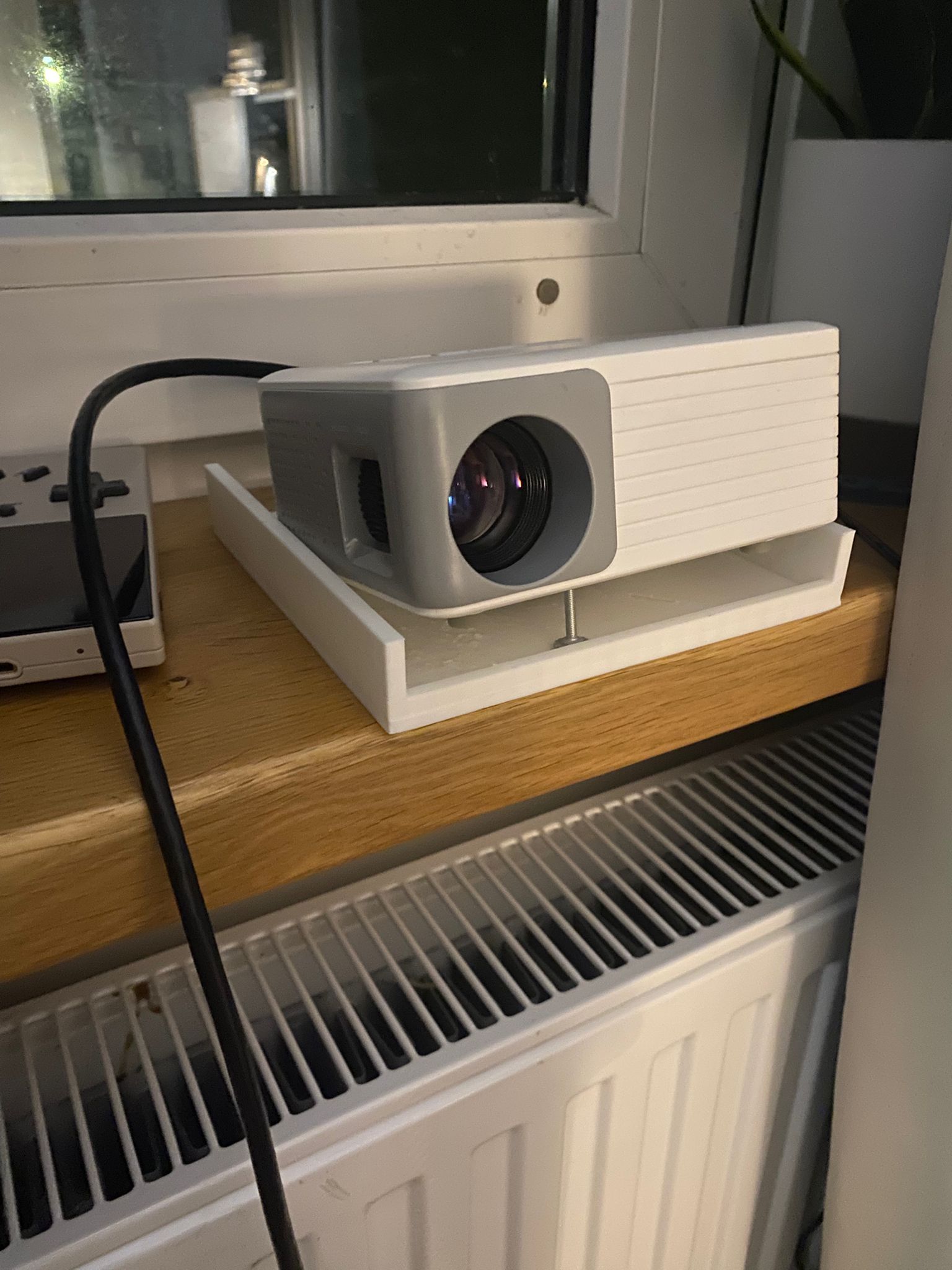Miniatura 2 do modelo 3D projector stand-holder
