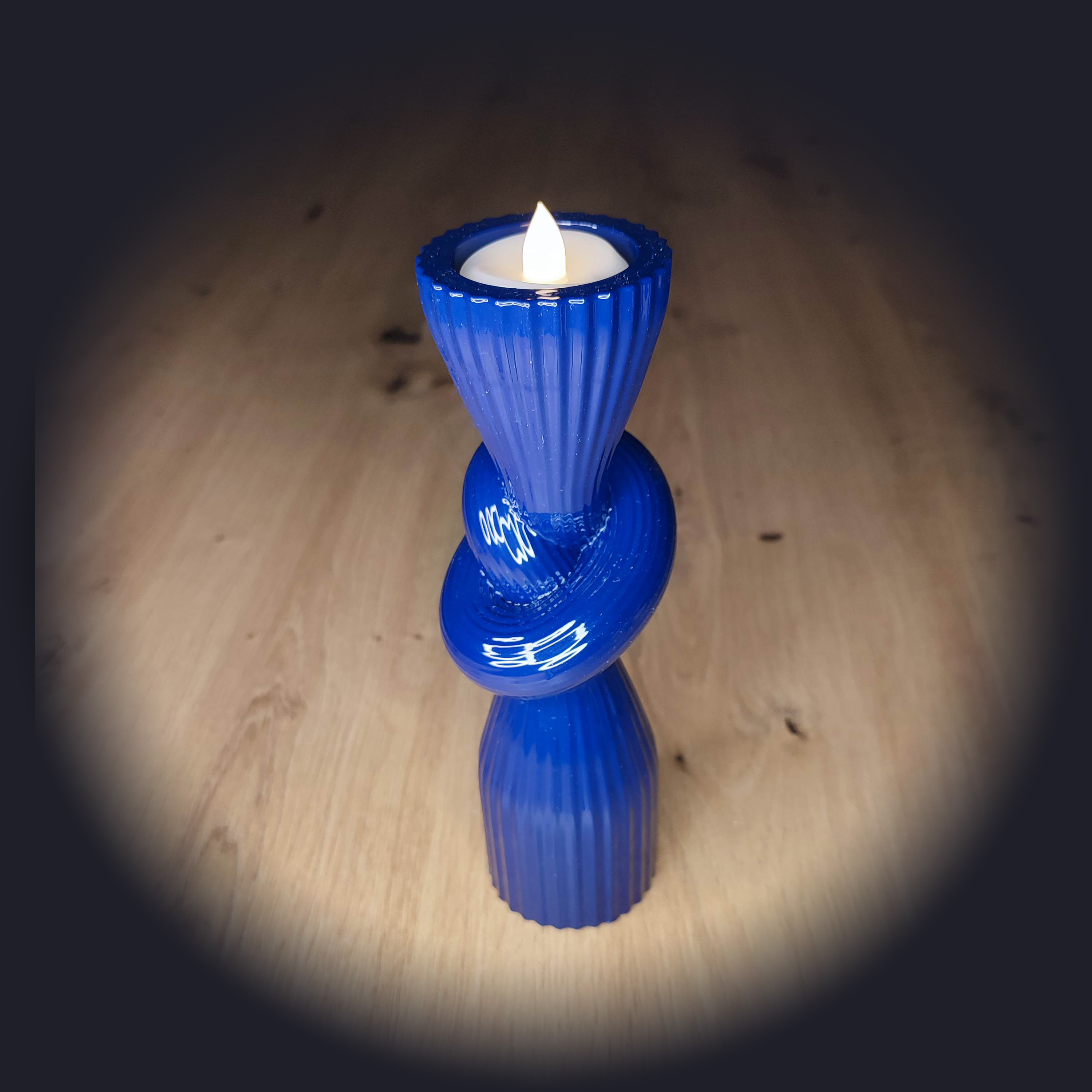 Elegant Knot Candle Holder