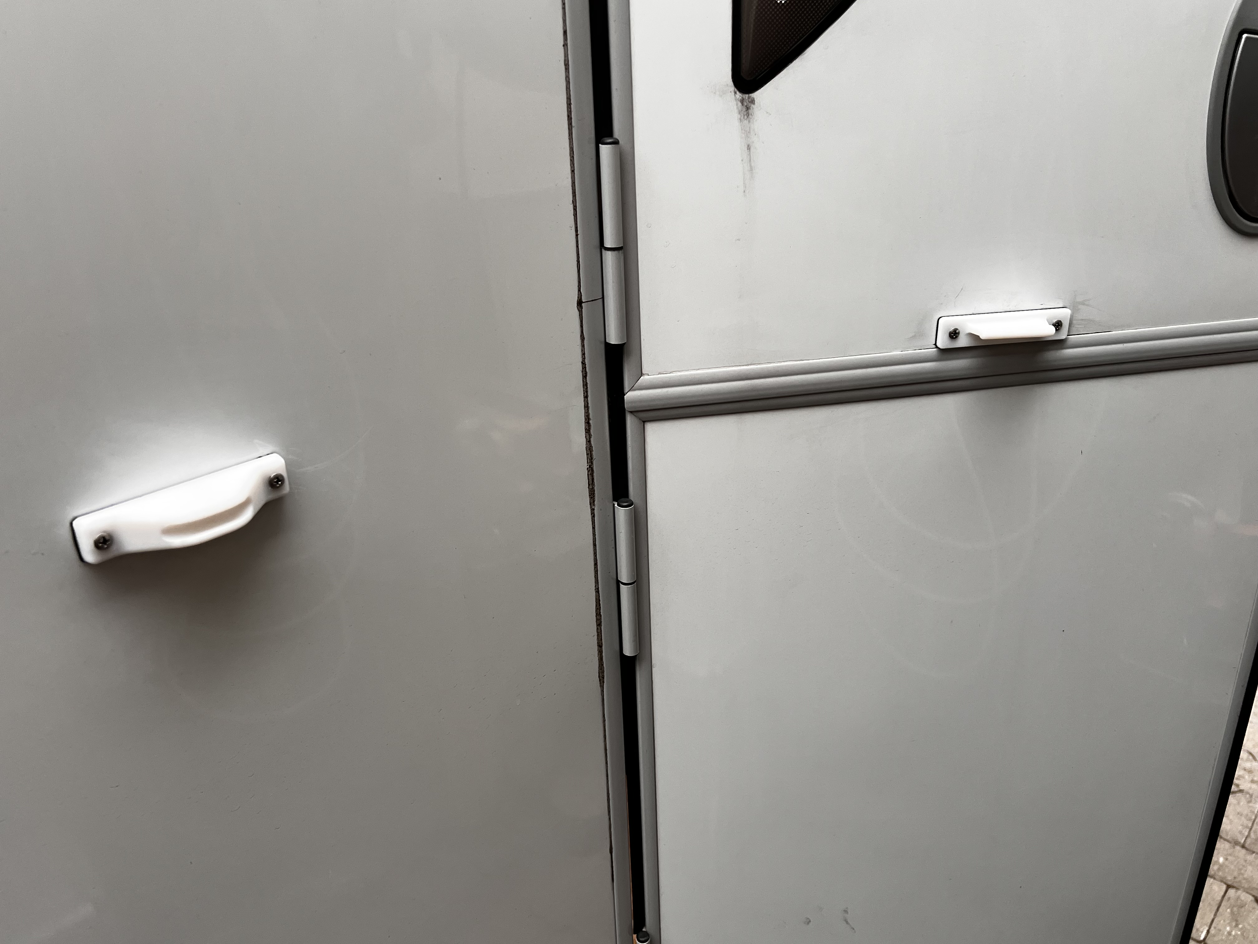 Hymer Eriba Nova Door Holder + Seal
