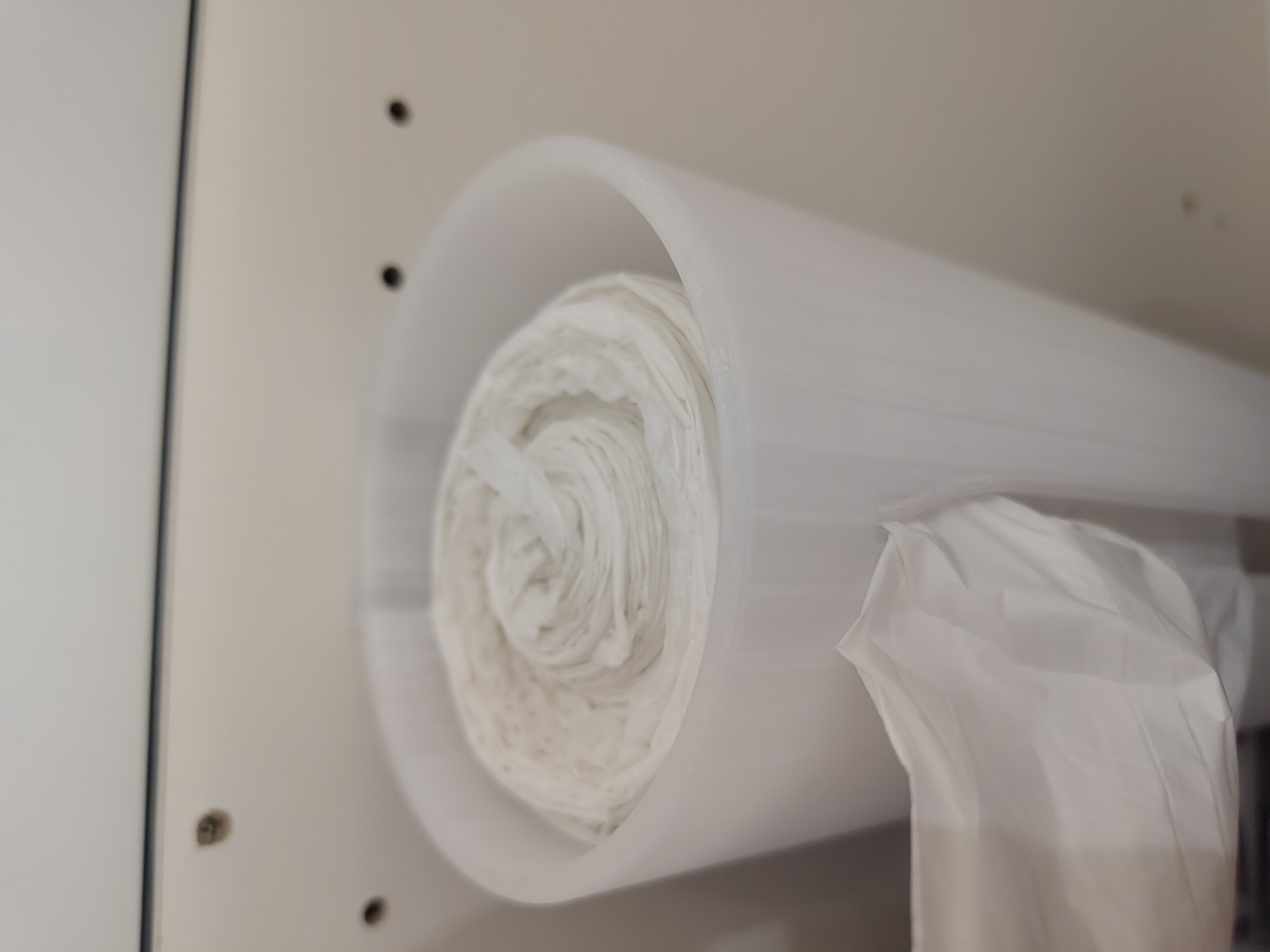 Garbage bag dispenser with one-handed tear