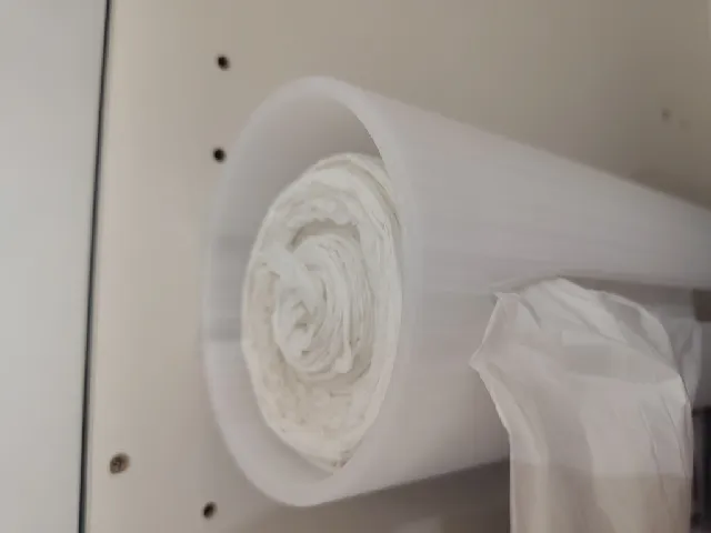 Garbage bag dispenser with one-handed tear