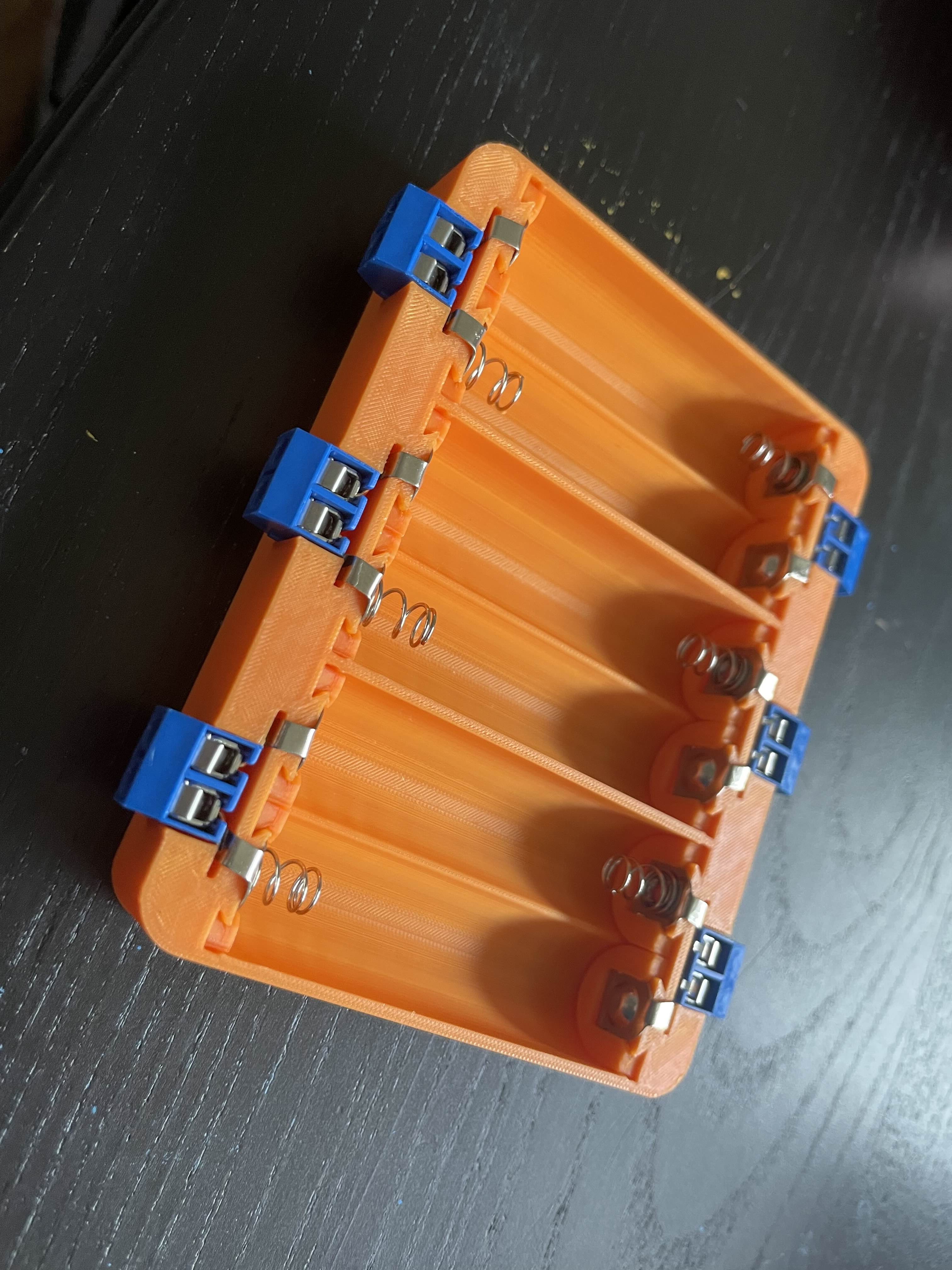 Double AA battery testing case with screw terminals