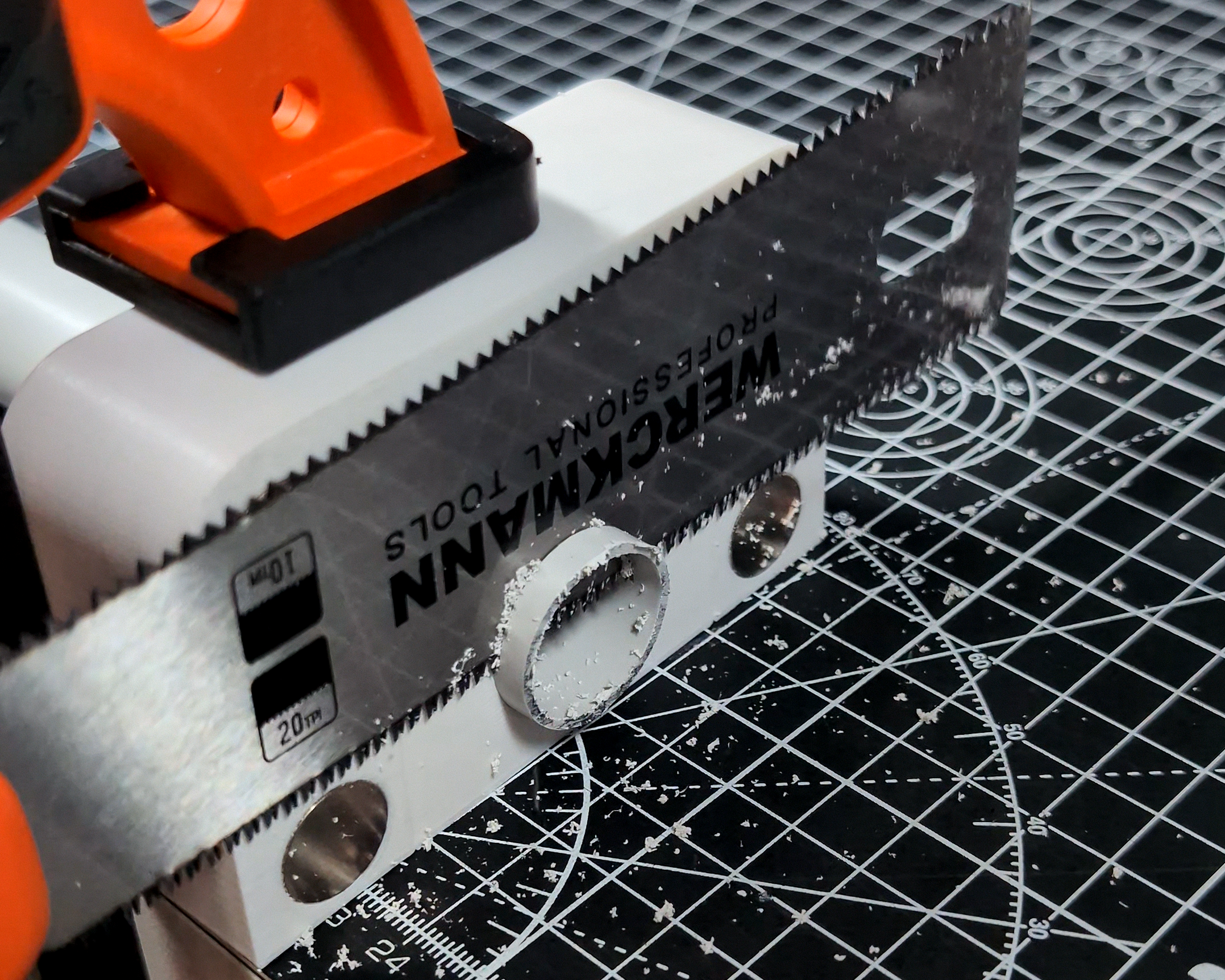 Magnetic guide for precise cutting — thumbnail 5