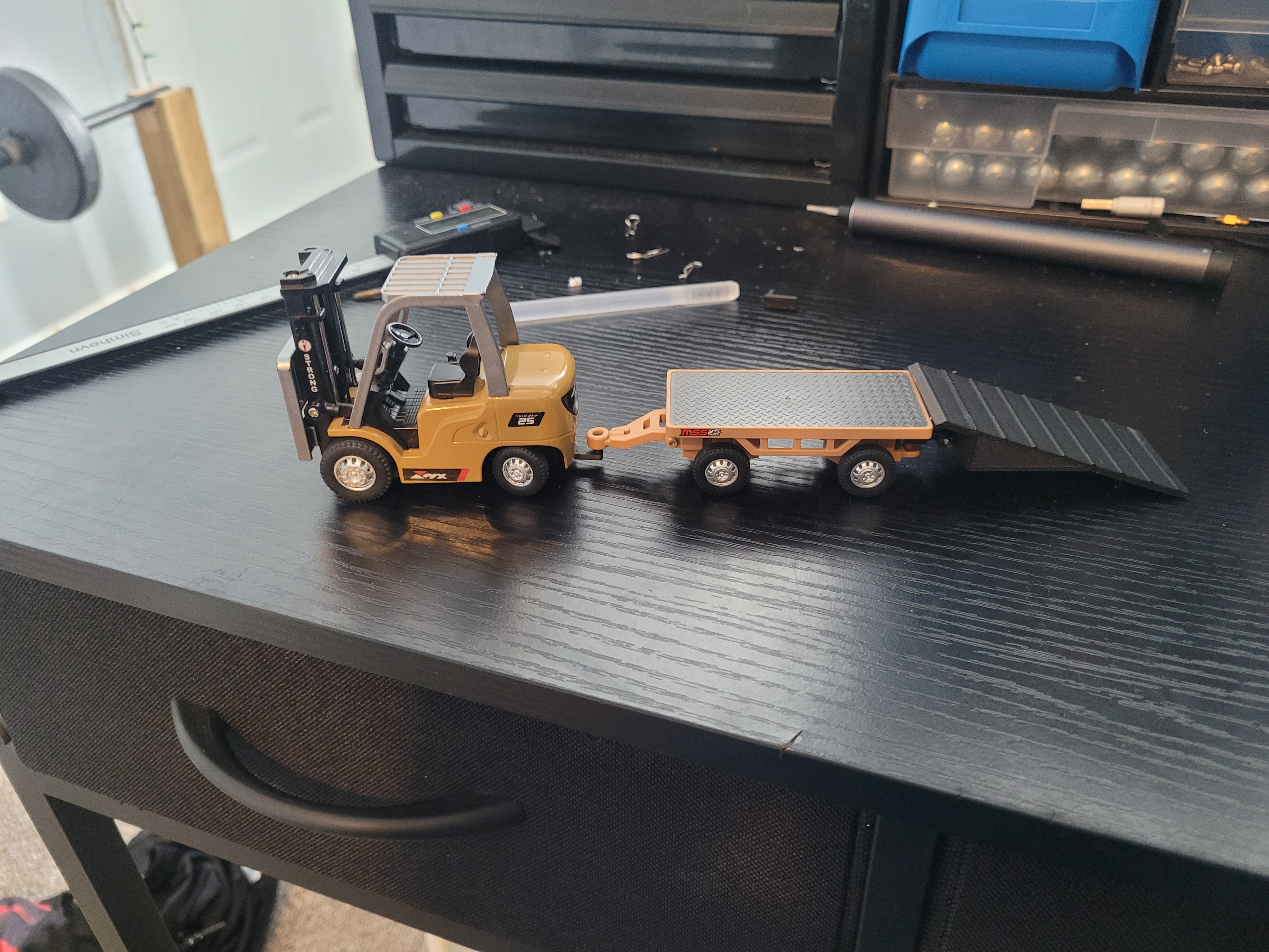 1/64 BRRRRT RC forklift trailer ramp