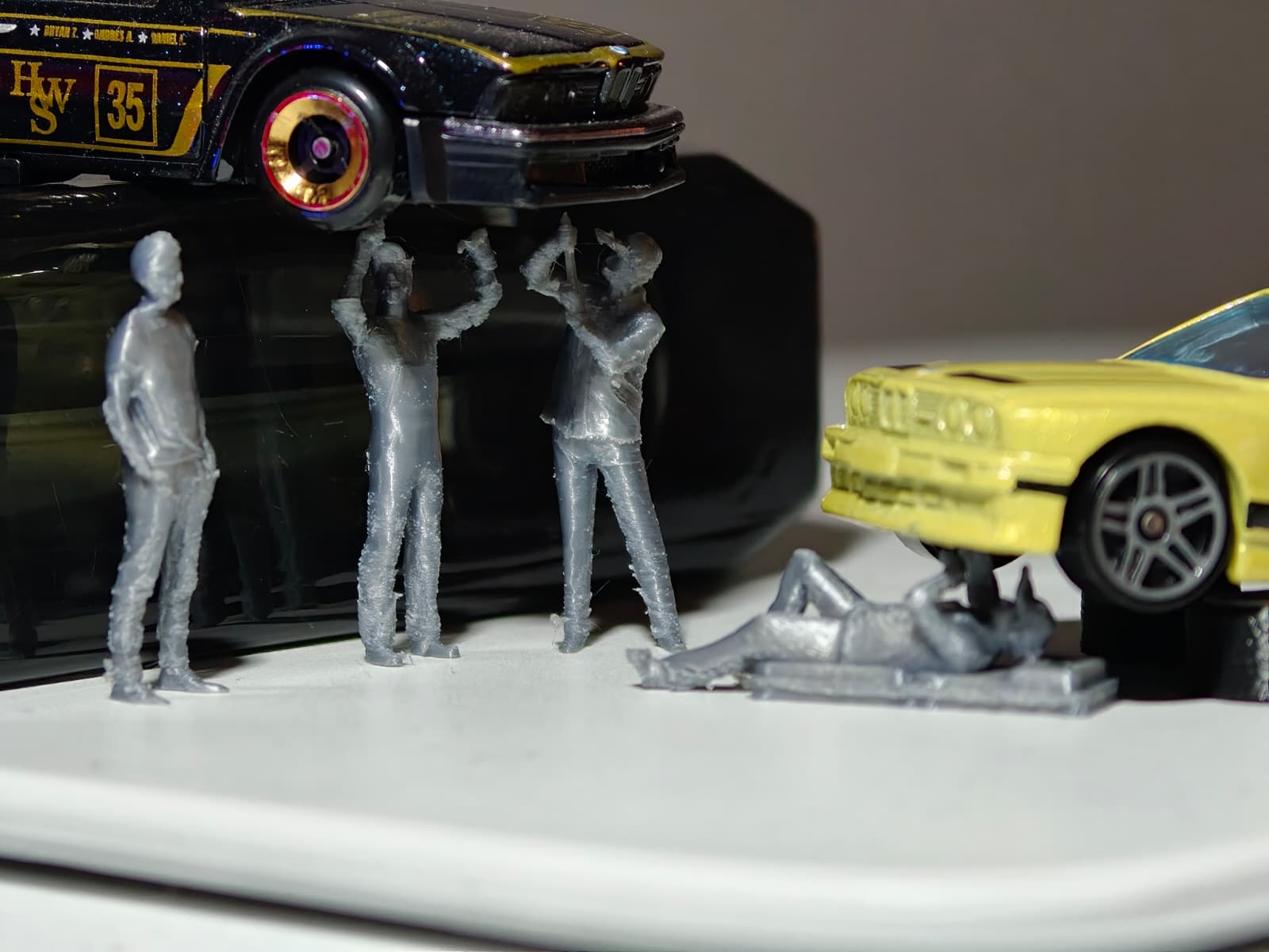 Garage Mini People Figures for 1/64 (and bigger)