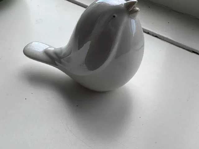 Little bird statue