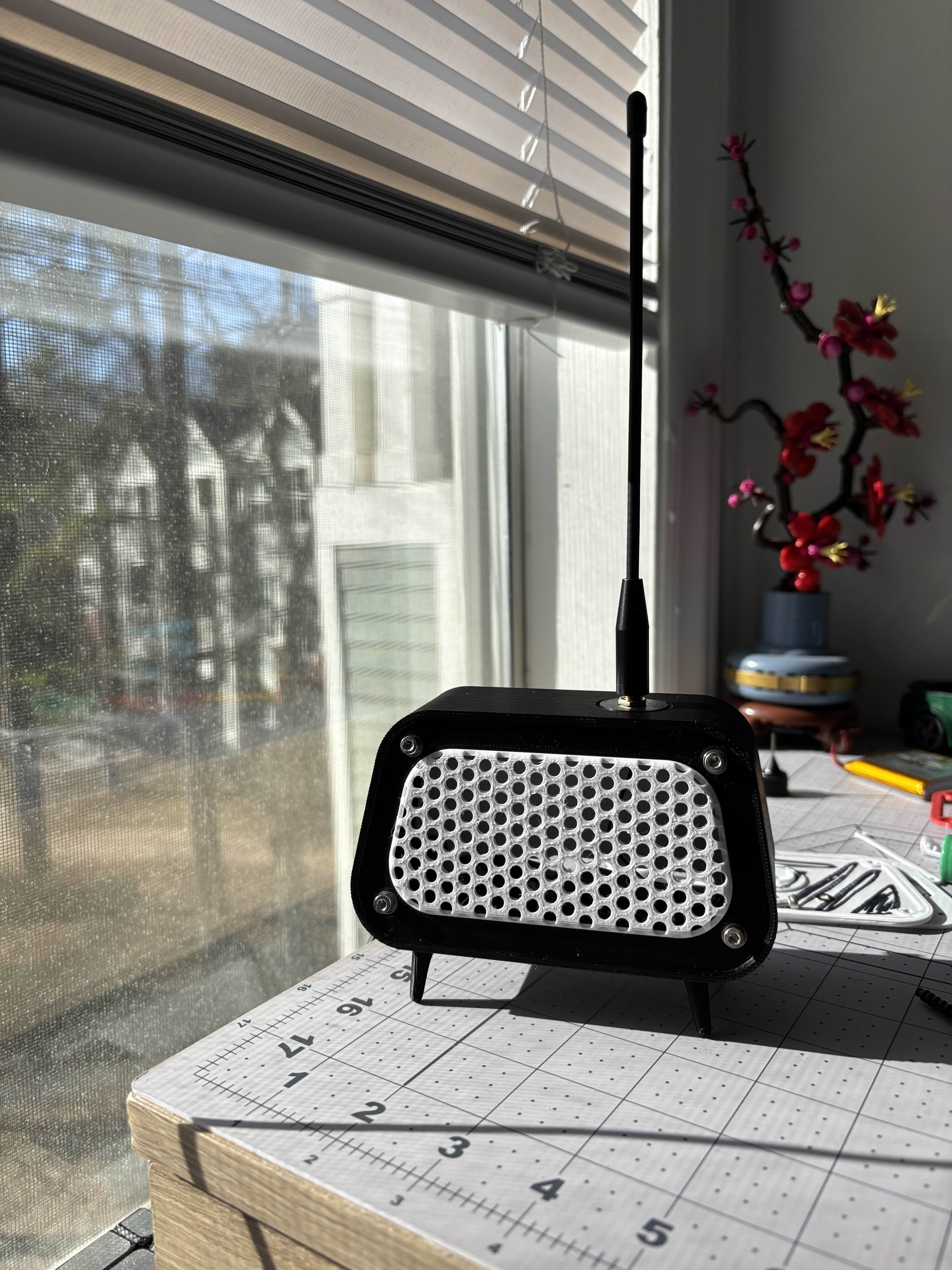 Vintage Mesh Radio Base (HeltecV3 and HeltecV4)