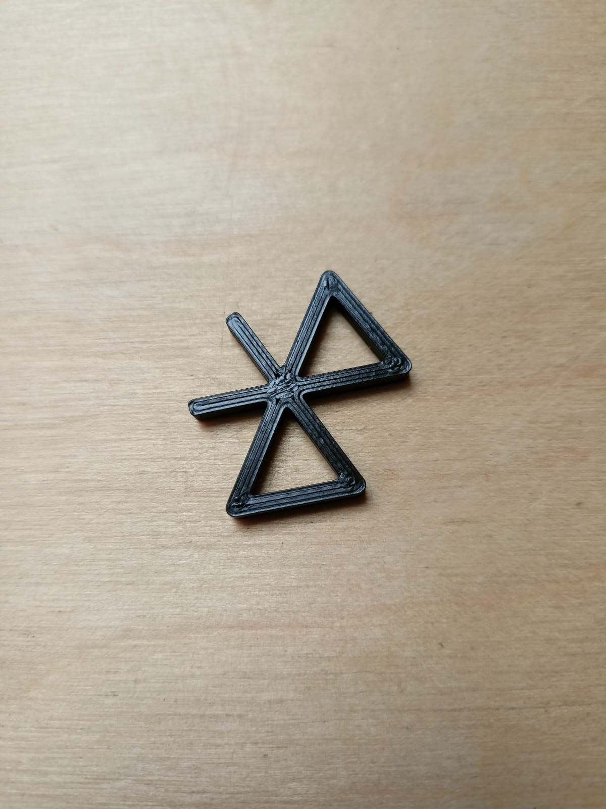 2D Keychain – Bluetooth Symbol (Outline)