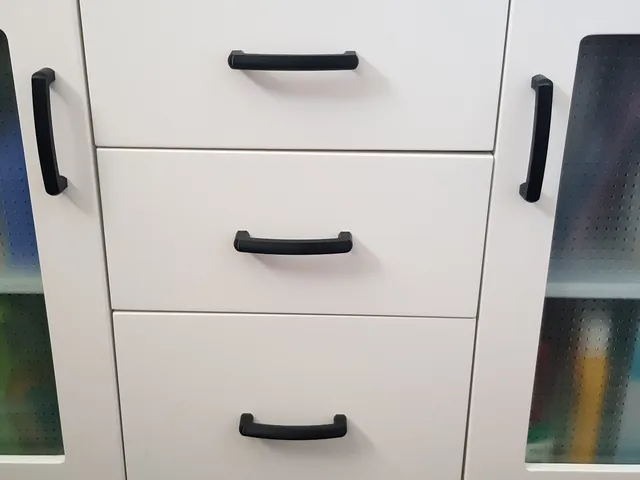VANITY UNIT HANDLES