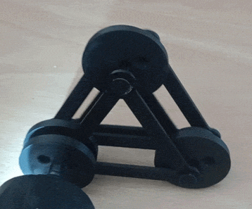 Coupled triangles fidget