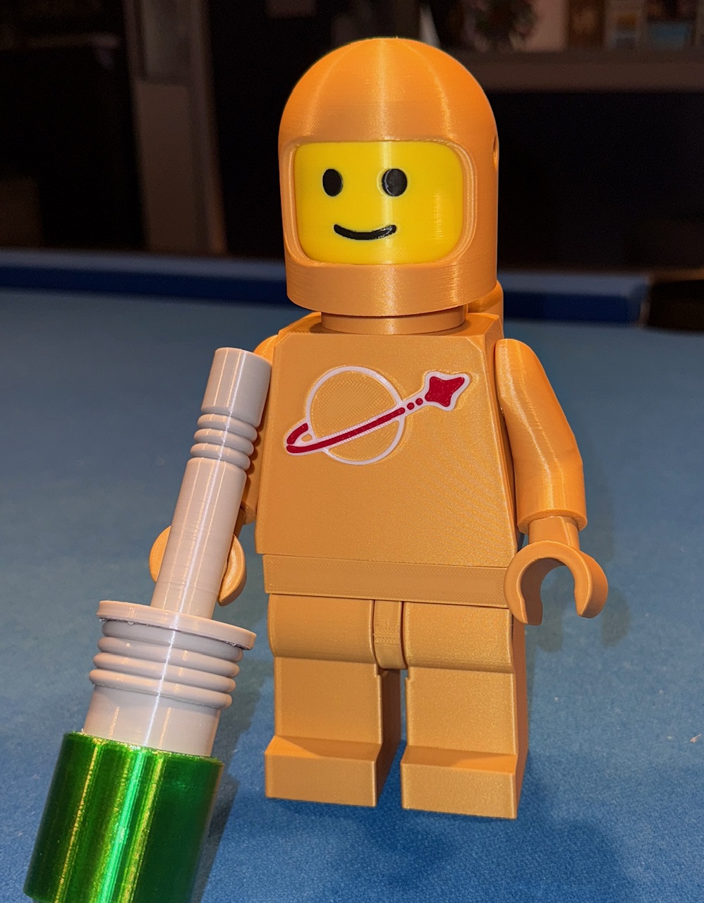 Classic Space Brick MegaFigure (5:1 Scale, Updated) — miniatura 5