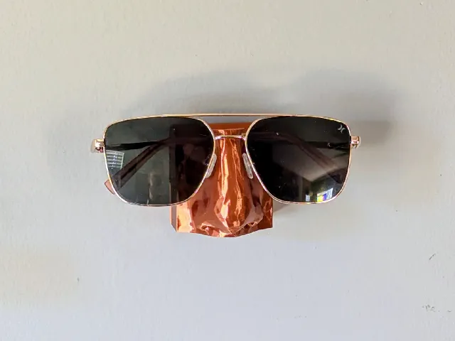 Nose eyeglass holder- Vertical Edition