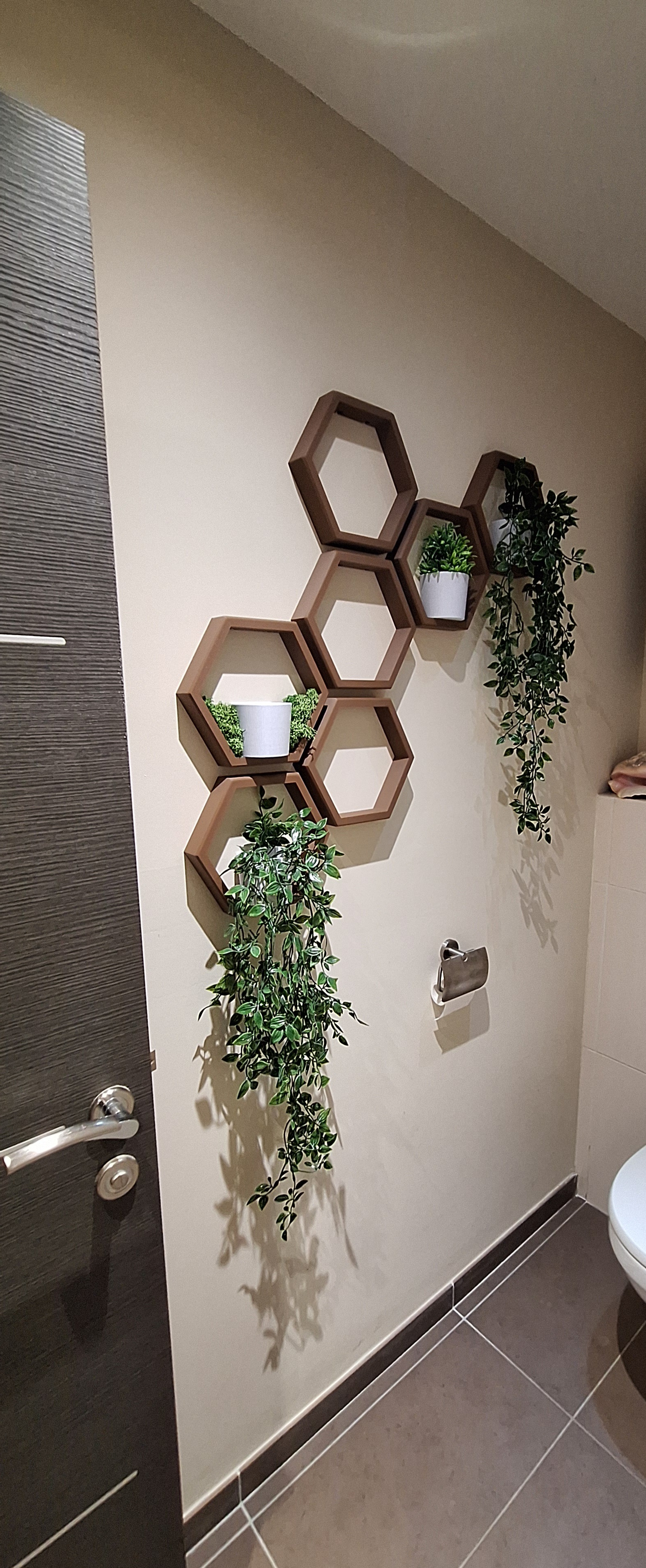 Honeycomb shelf with flower pot