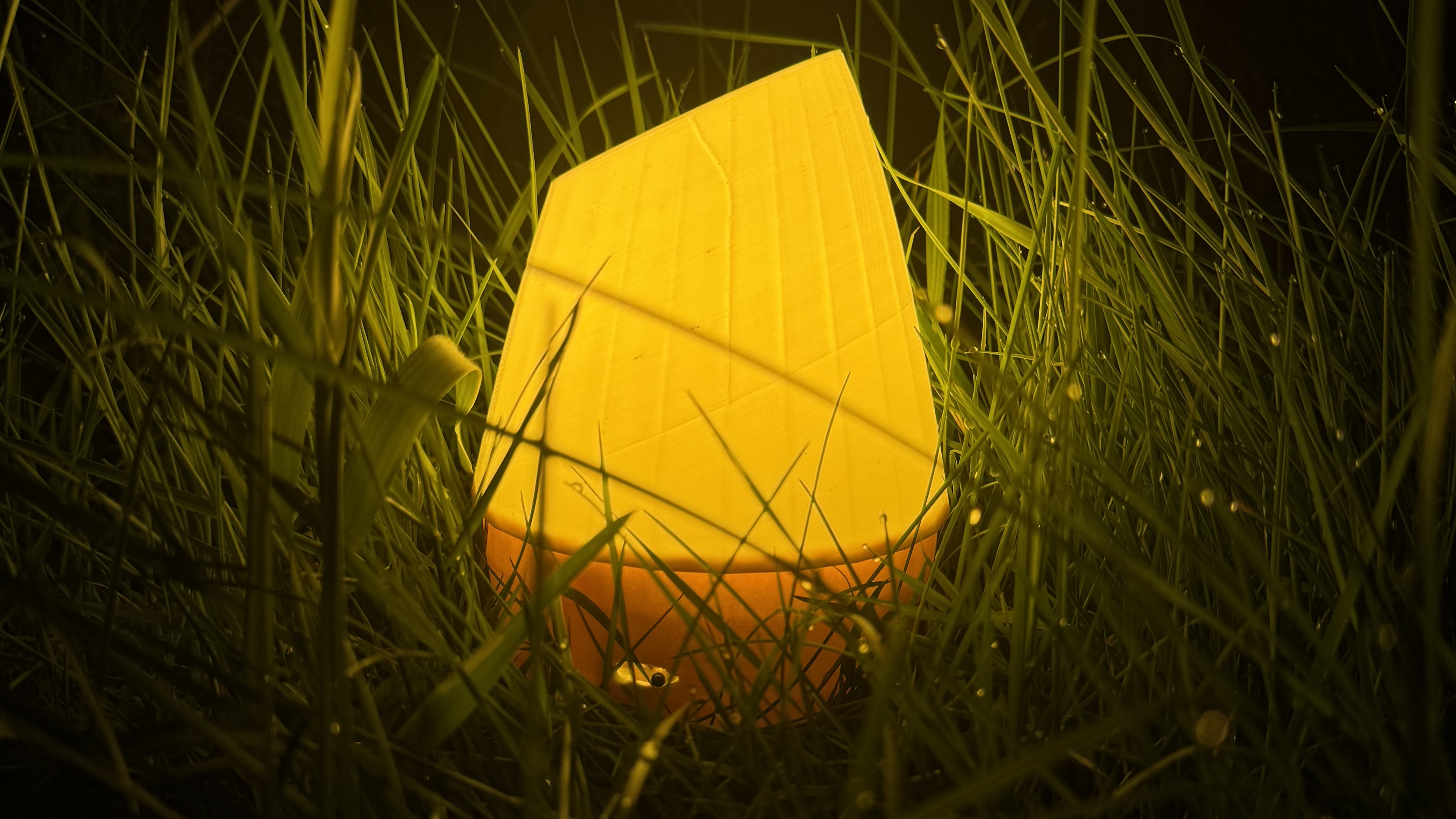 Portable camping lamp
