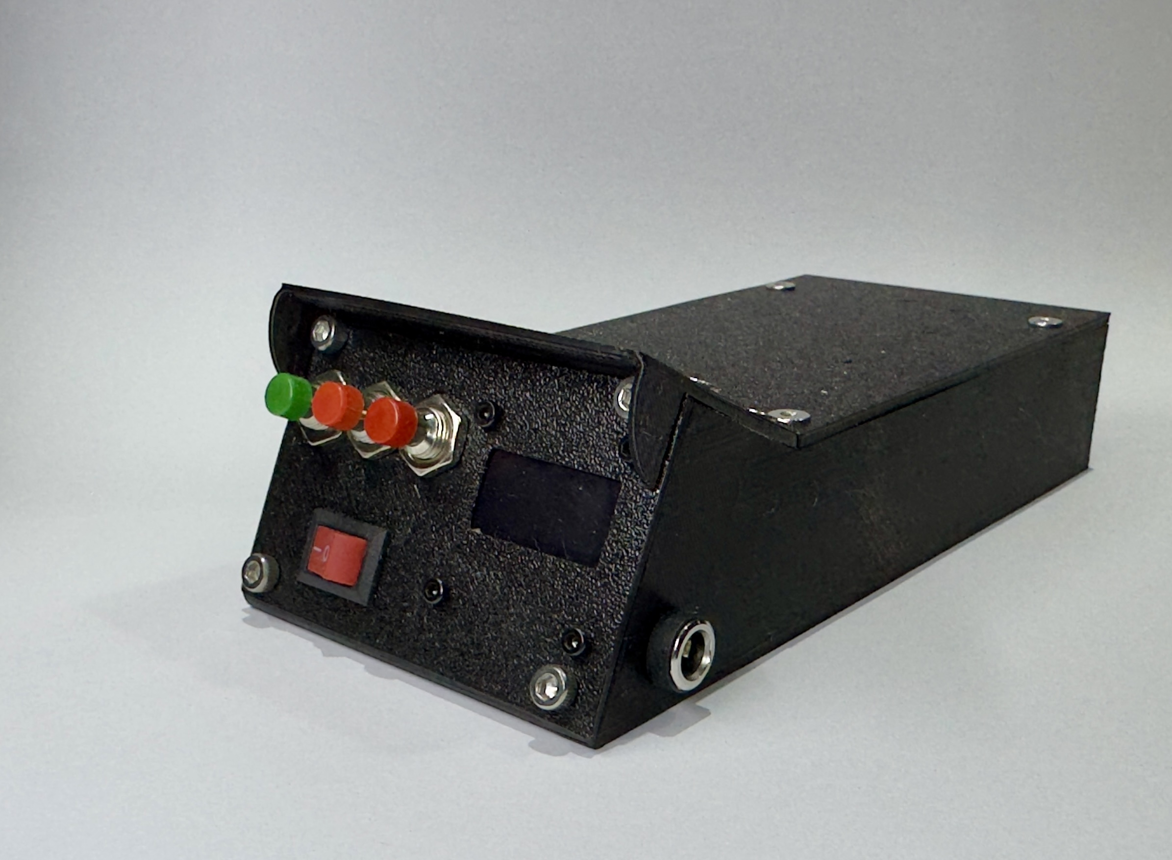 ATU-100 Case — Compact, enclosure with 3 push buttons, 0.96″ OLED, rocker switch, DC jack, and SO-239