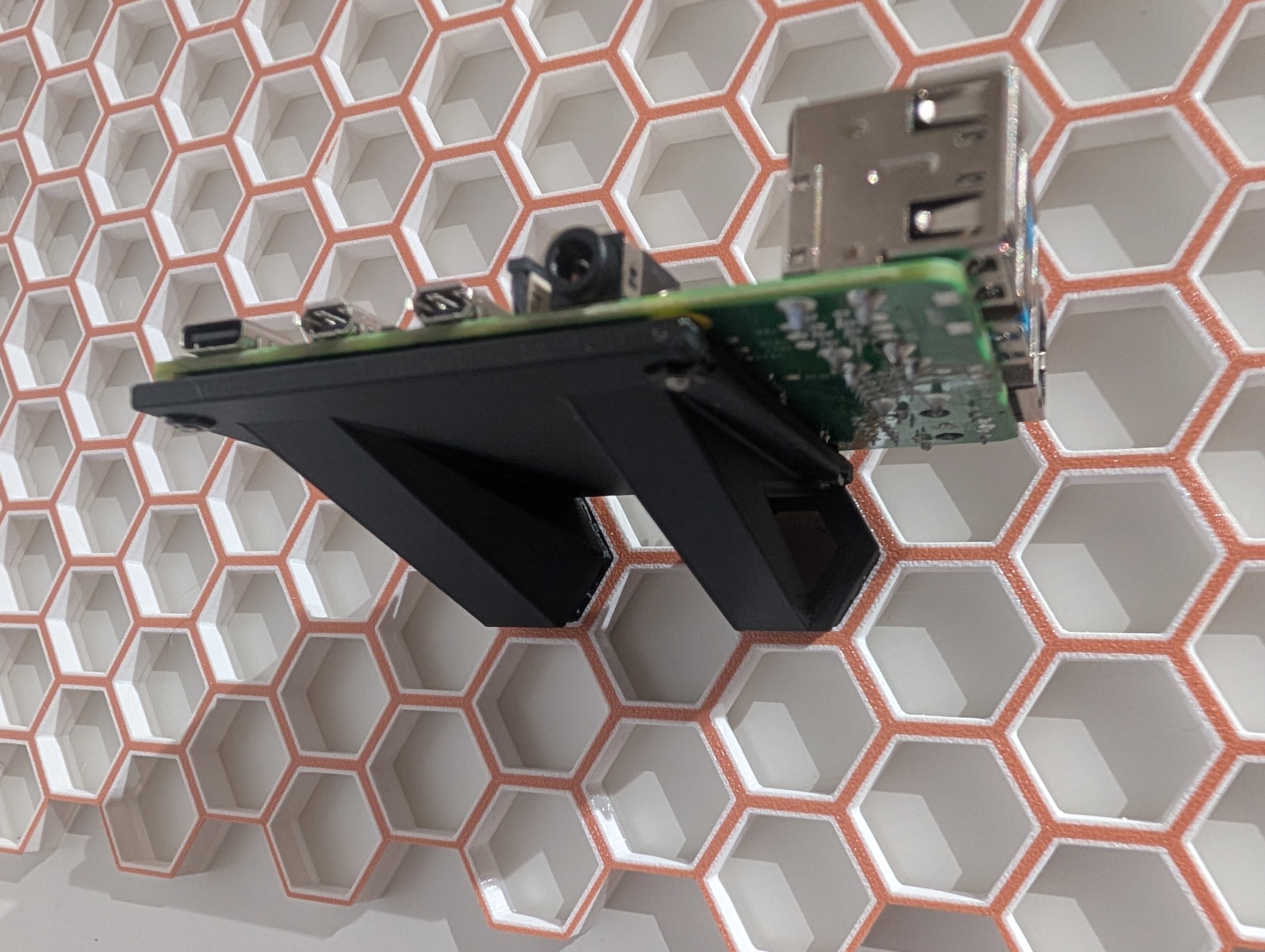 Perpendicular Raspberry Pi holder for HSW