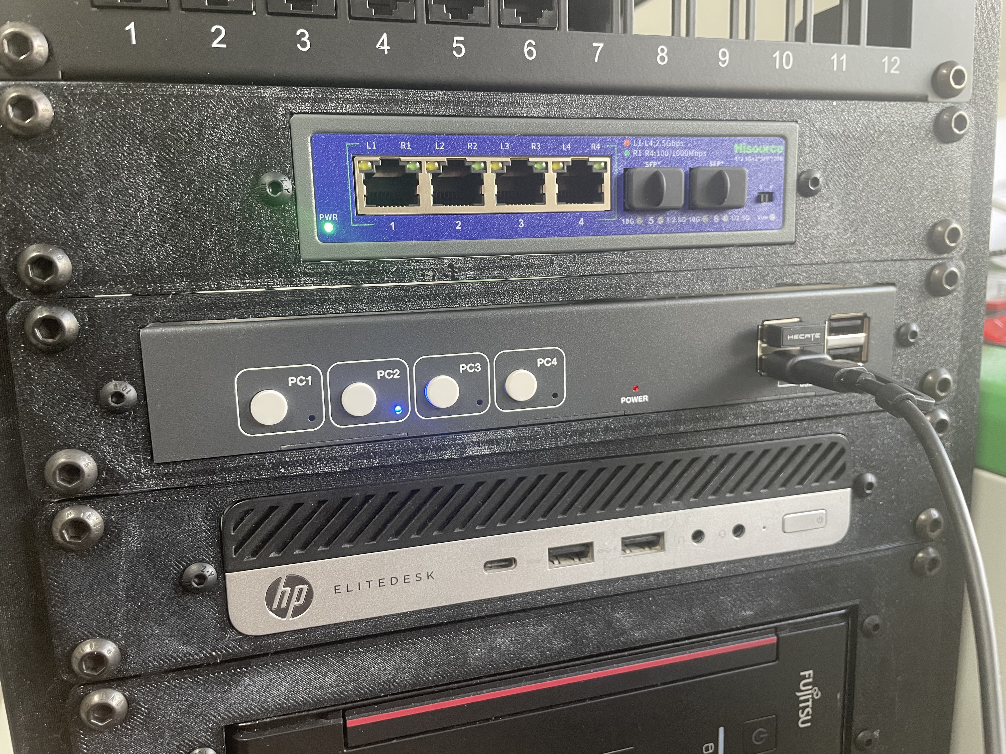10 inch KVM steetek 4 PC