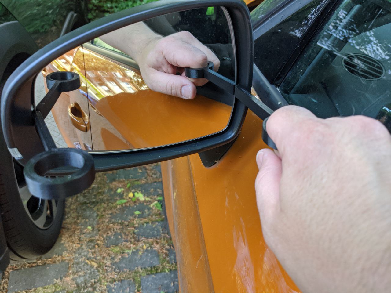 Pry tool for Audi A1 side mirror
