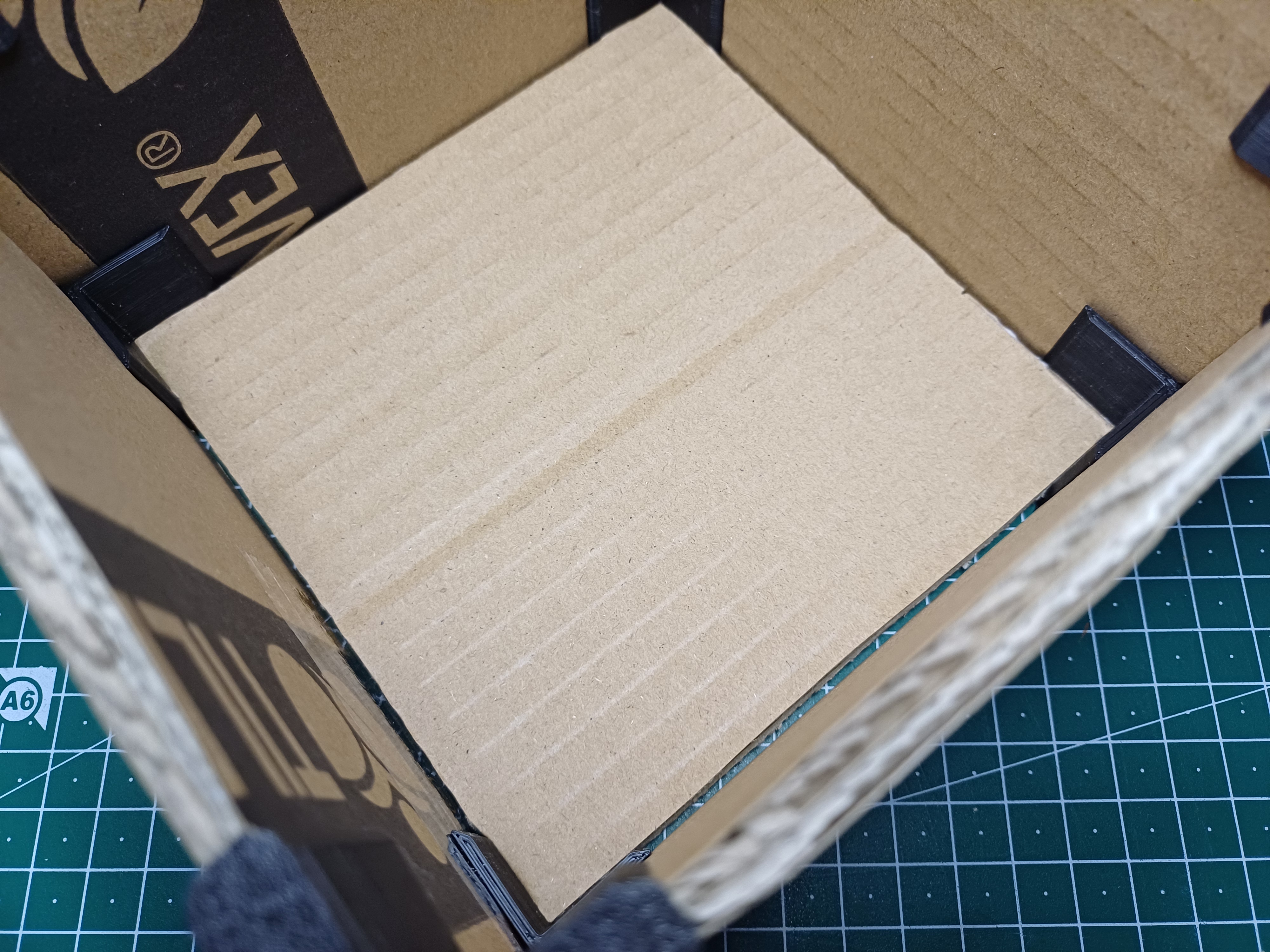 Miniatura 6 do modelo 3D Cardboard Box Corners