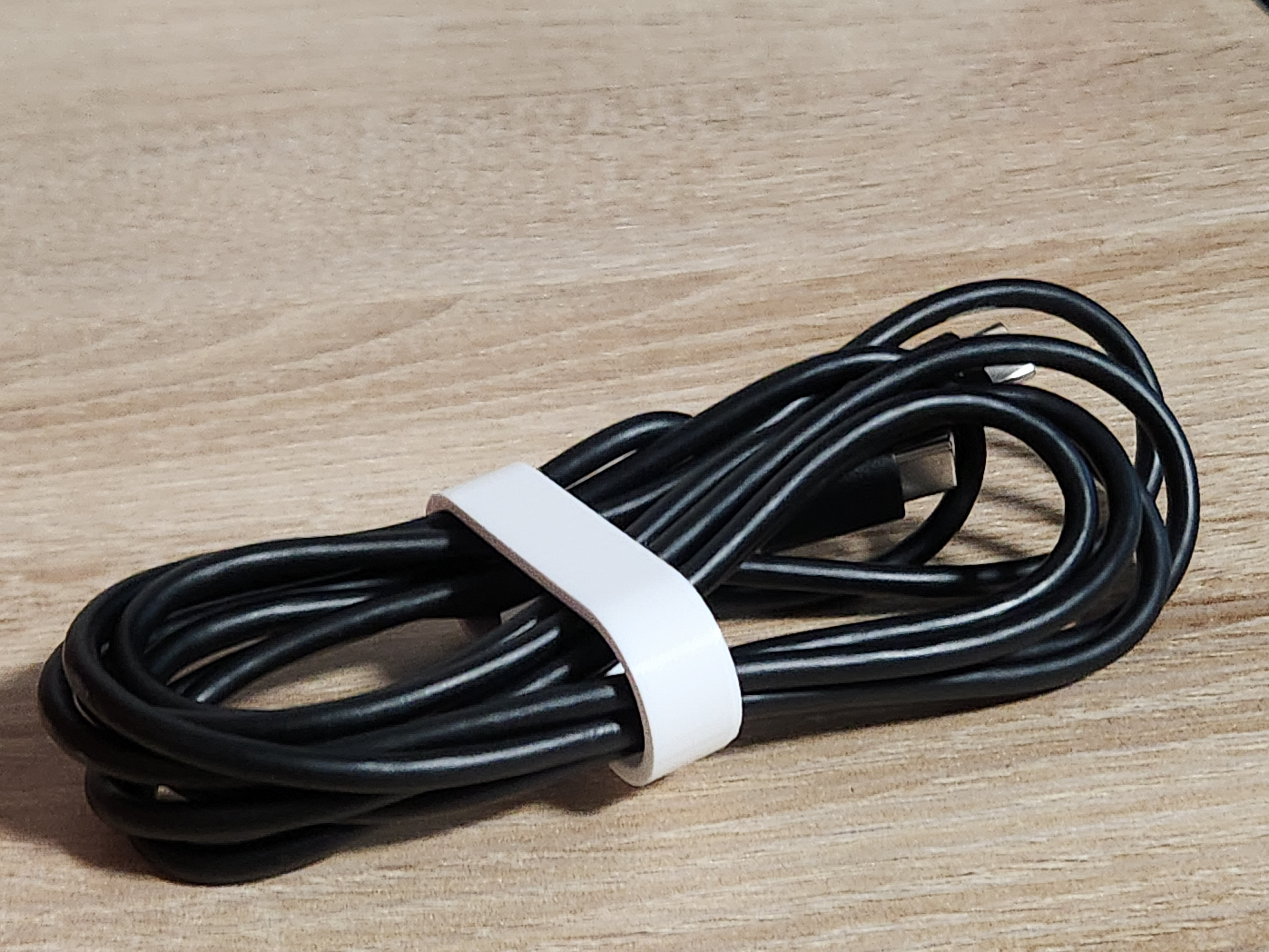 Modern simplistic cable holder — thumbnail 2