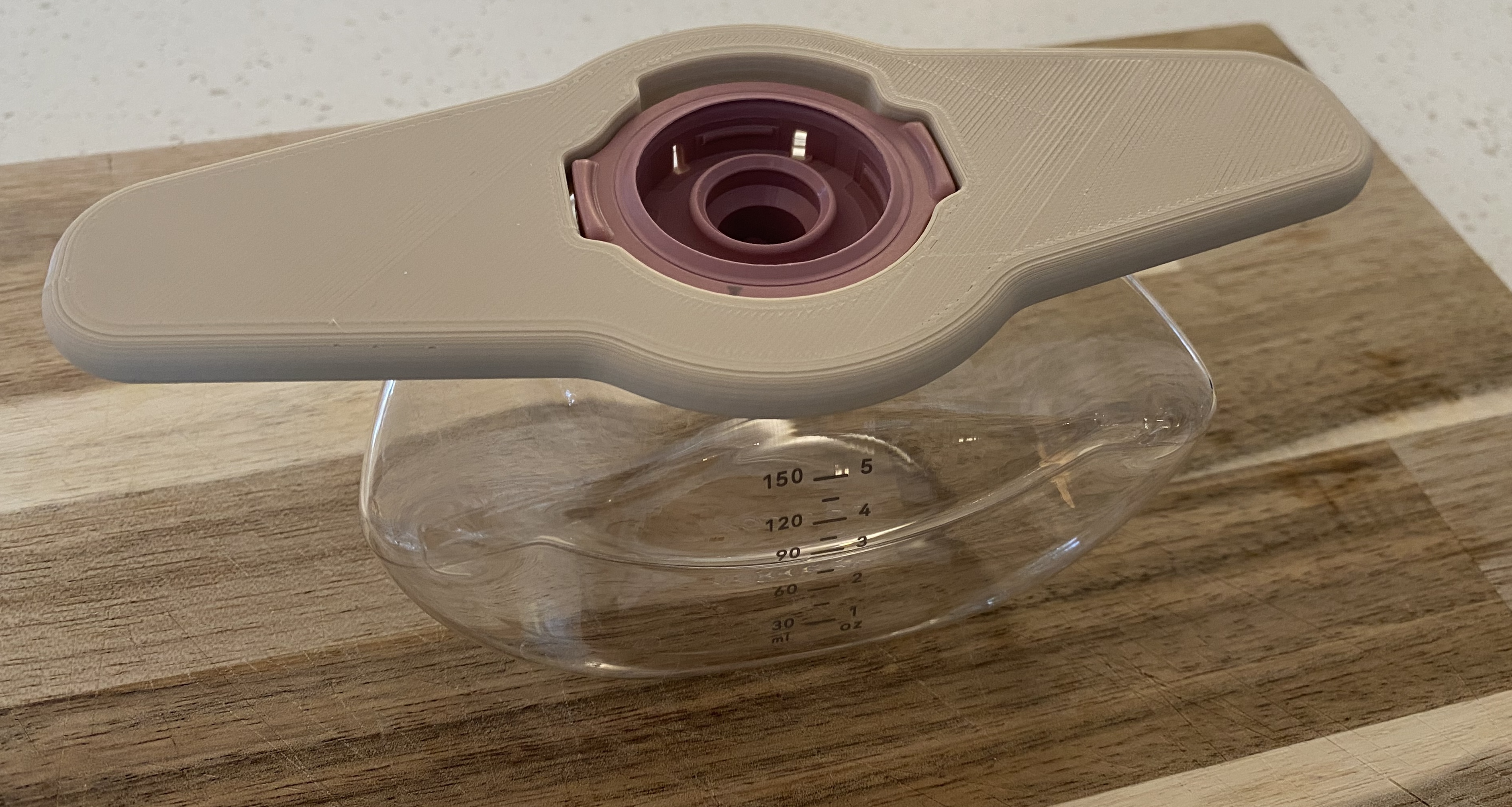 Momcozy M9 breast pump valve closing aide