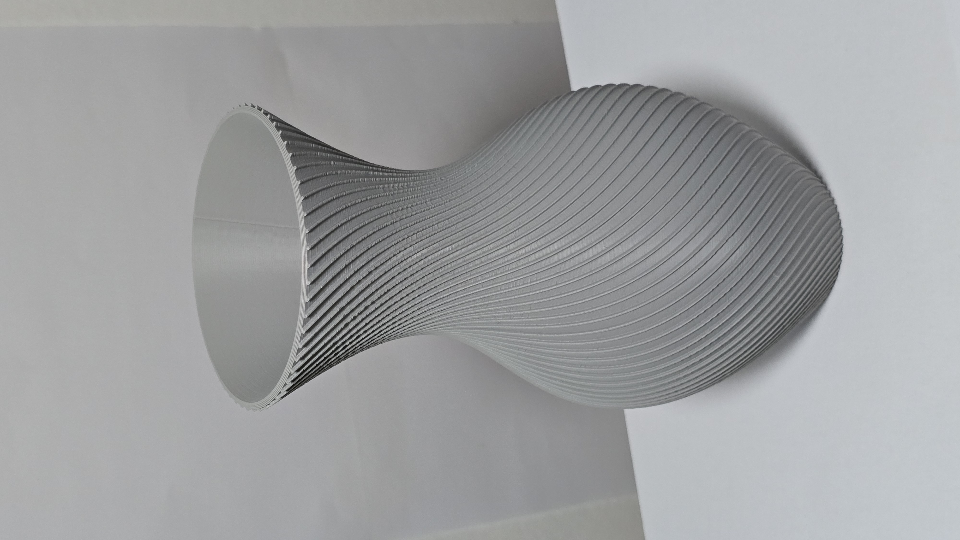 Vaso moderno a spirale