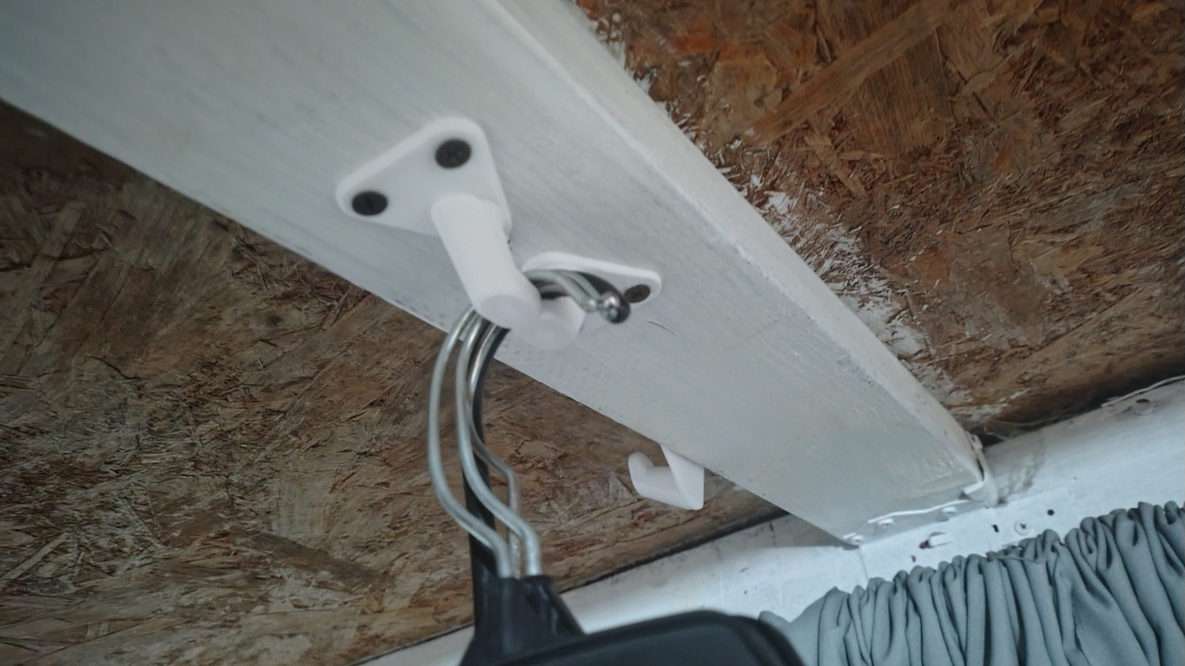 Closed Clothing Hook - Gancho Cerrado para Ropa