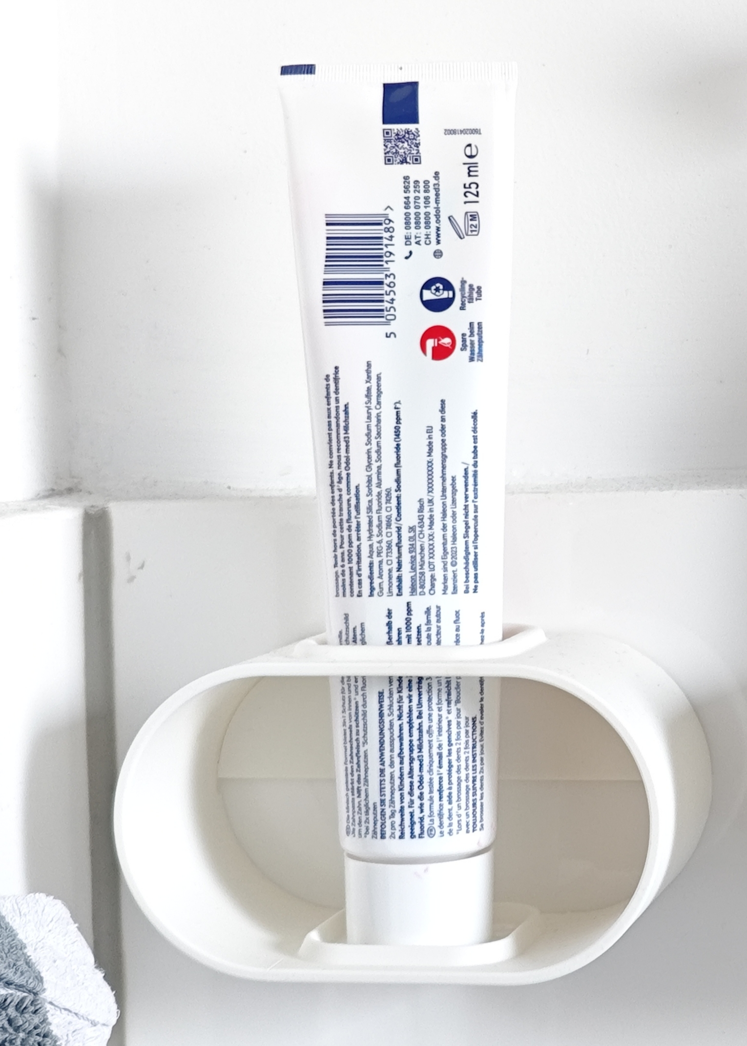 Toothpaste holder V2 (remix from Electric toothbrush holder) - removable backplate