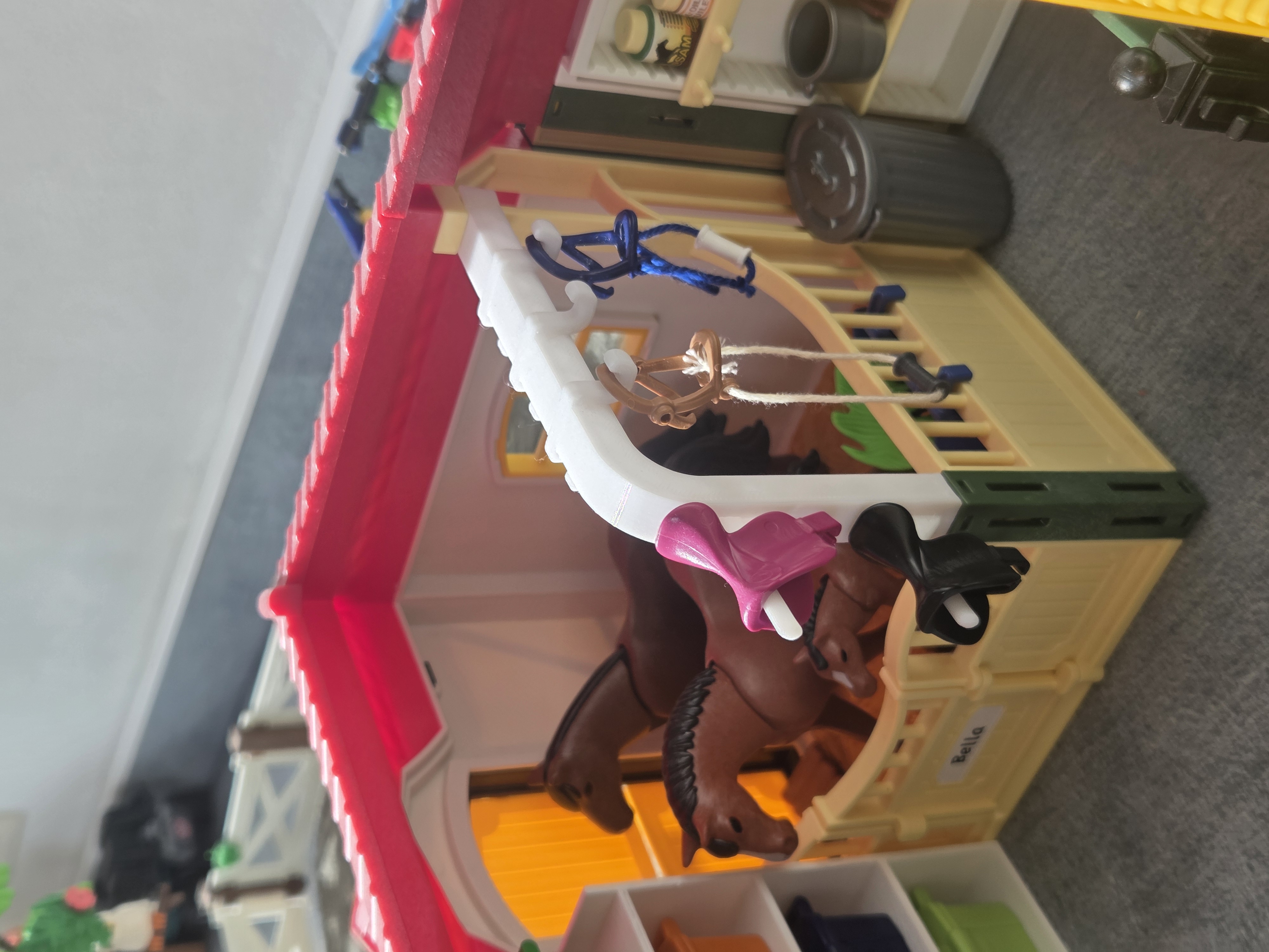 Playmobil Pony Farm Saddle & Bridle Storage / Stall Sattel und Zügelhalter