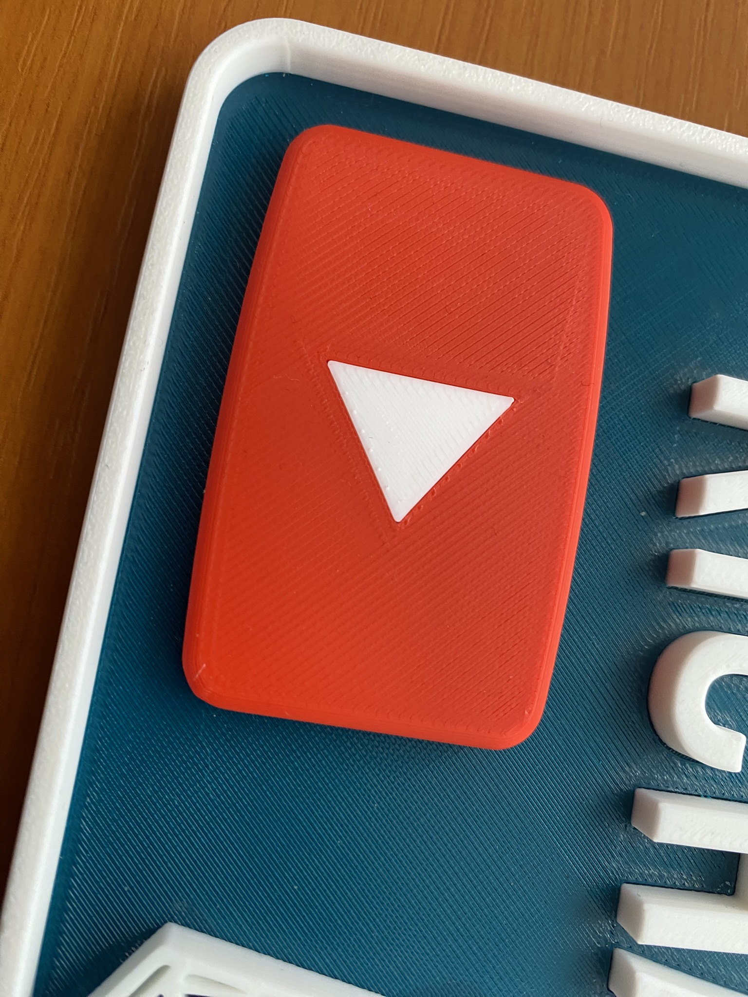 YouTube logo (NO AMS)