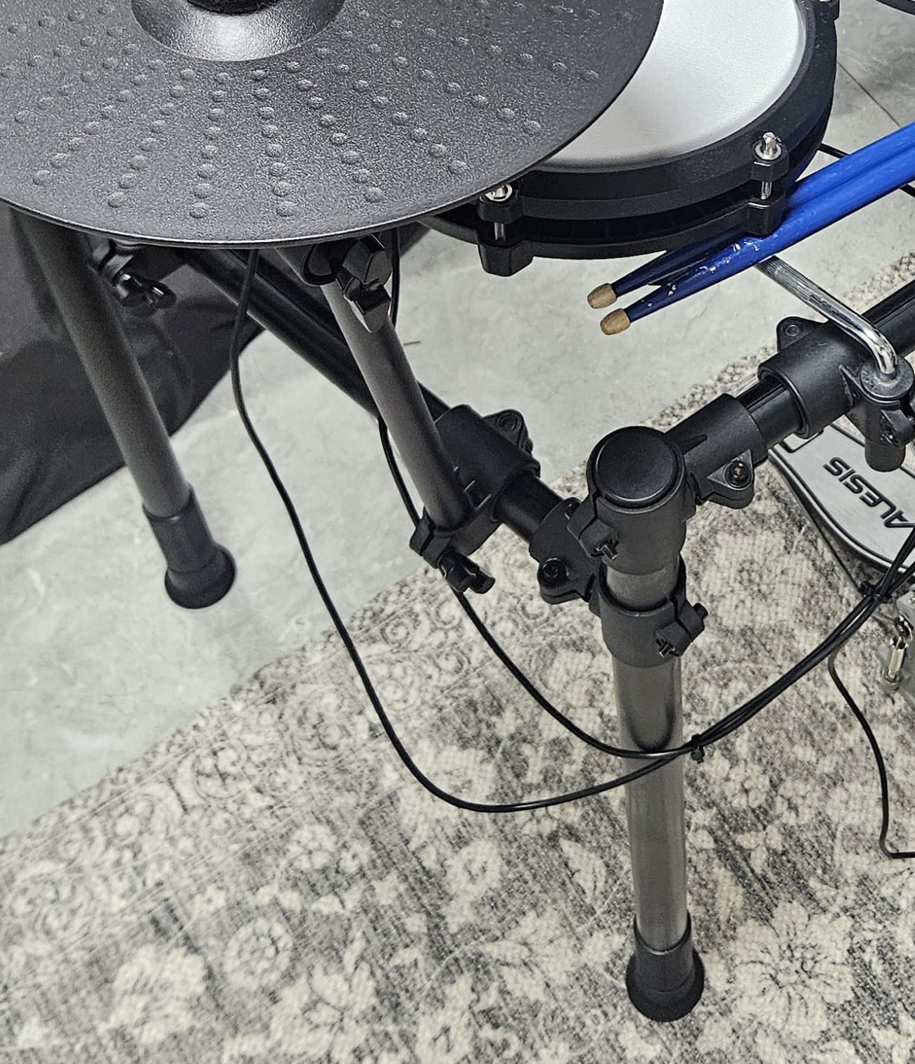 Alesis Nitro Max feet extension